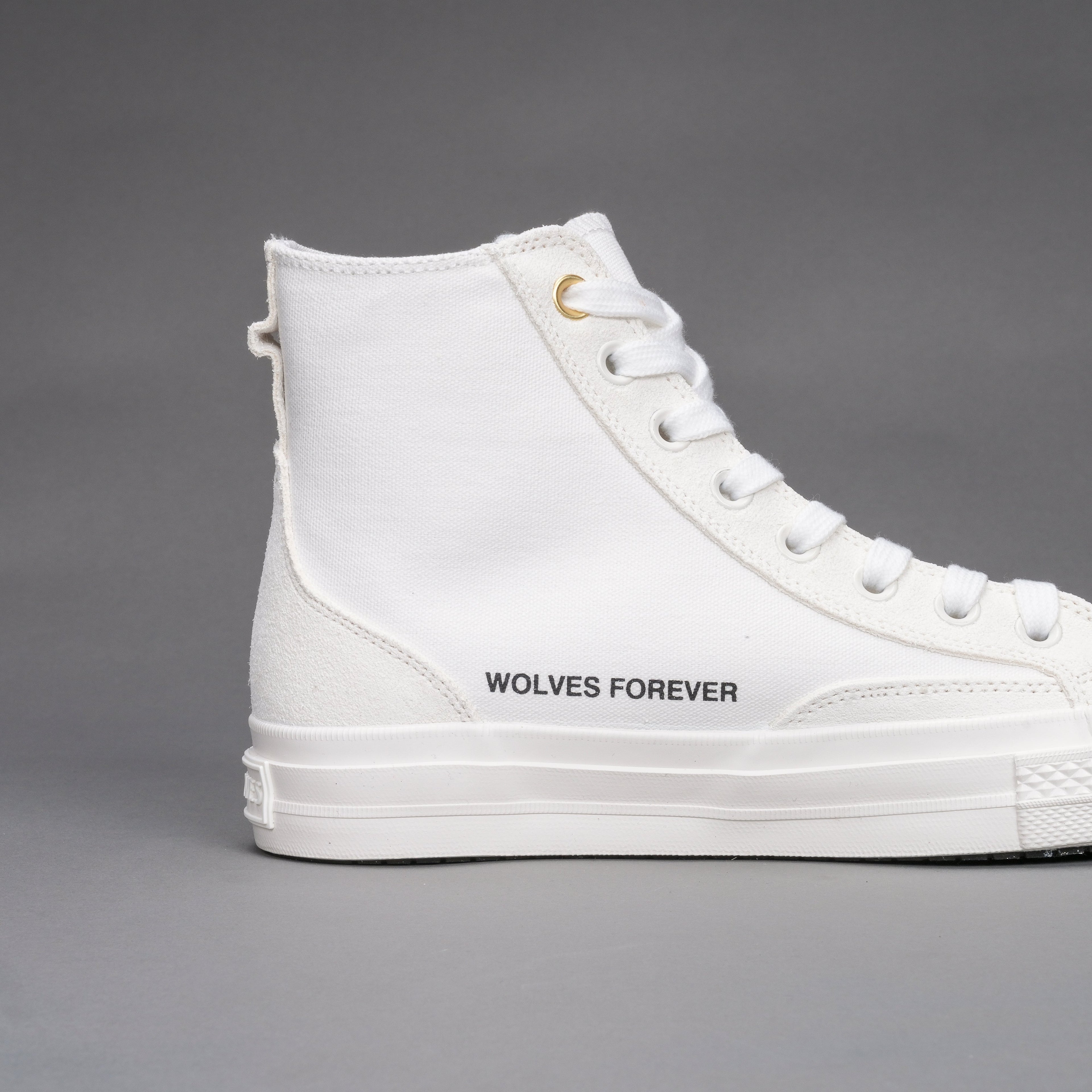 Wolves Forever Sueded Walk 1-DIOS High Top Shoe in White — imagem 9