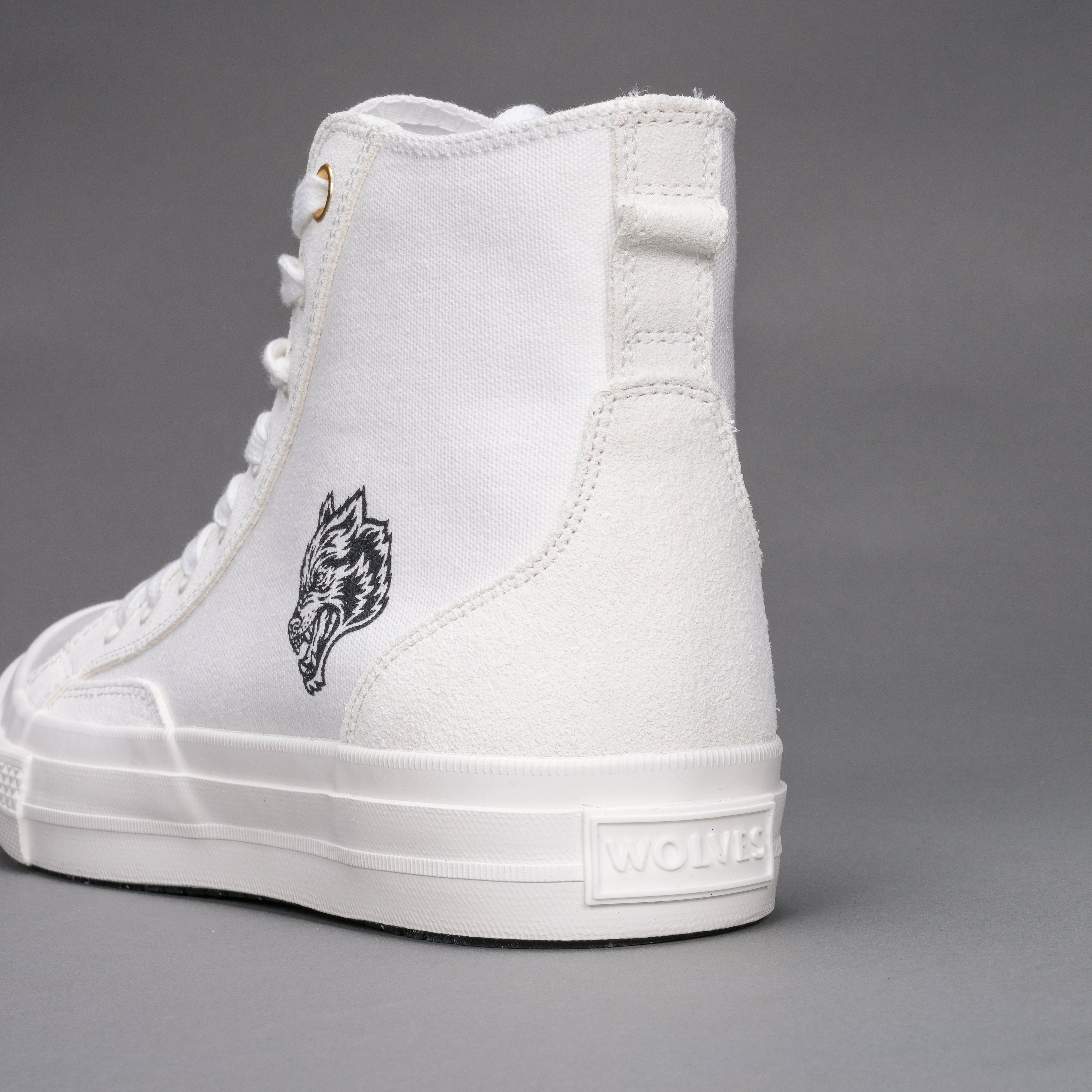 Wolves Forever Sueded Walk 1-DIOS High Top Shoe in White — imagem 7