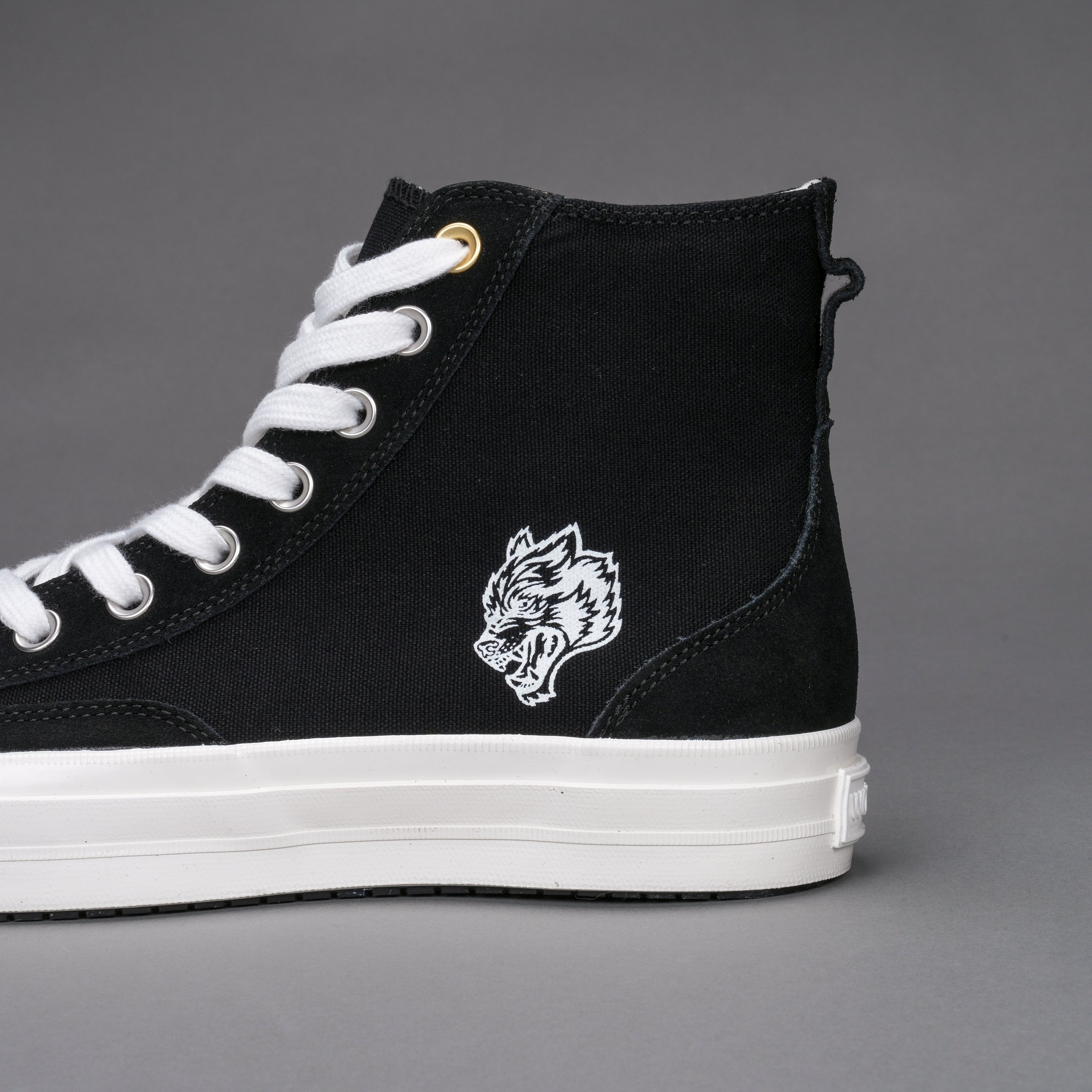 Wolves Forever Sueded Walk 1-DIOS High Top Shoe in Black — imagem 5