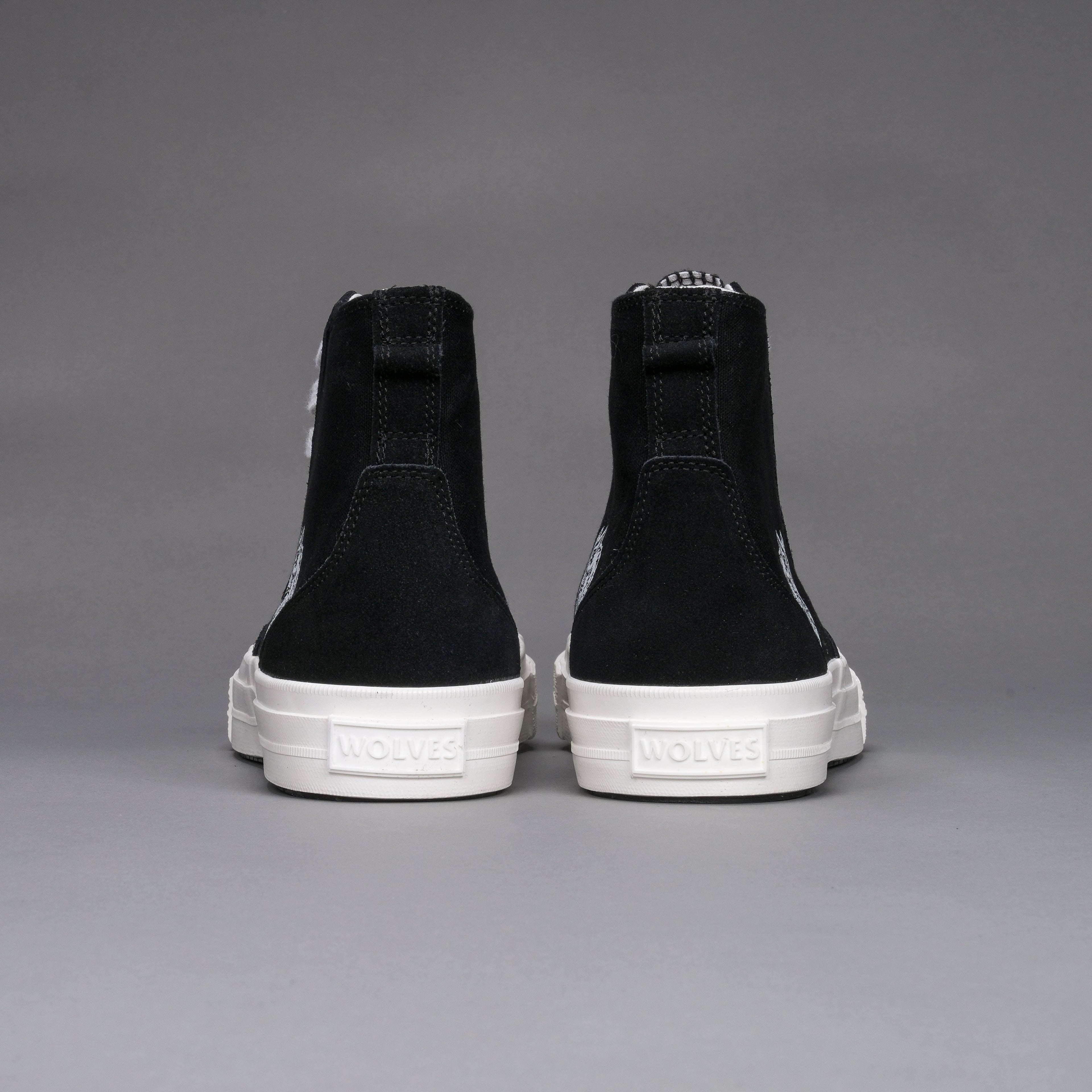 Wolves Forever Sueded Walk 1-DIOS High Top Shoe in Black — imagem 8