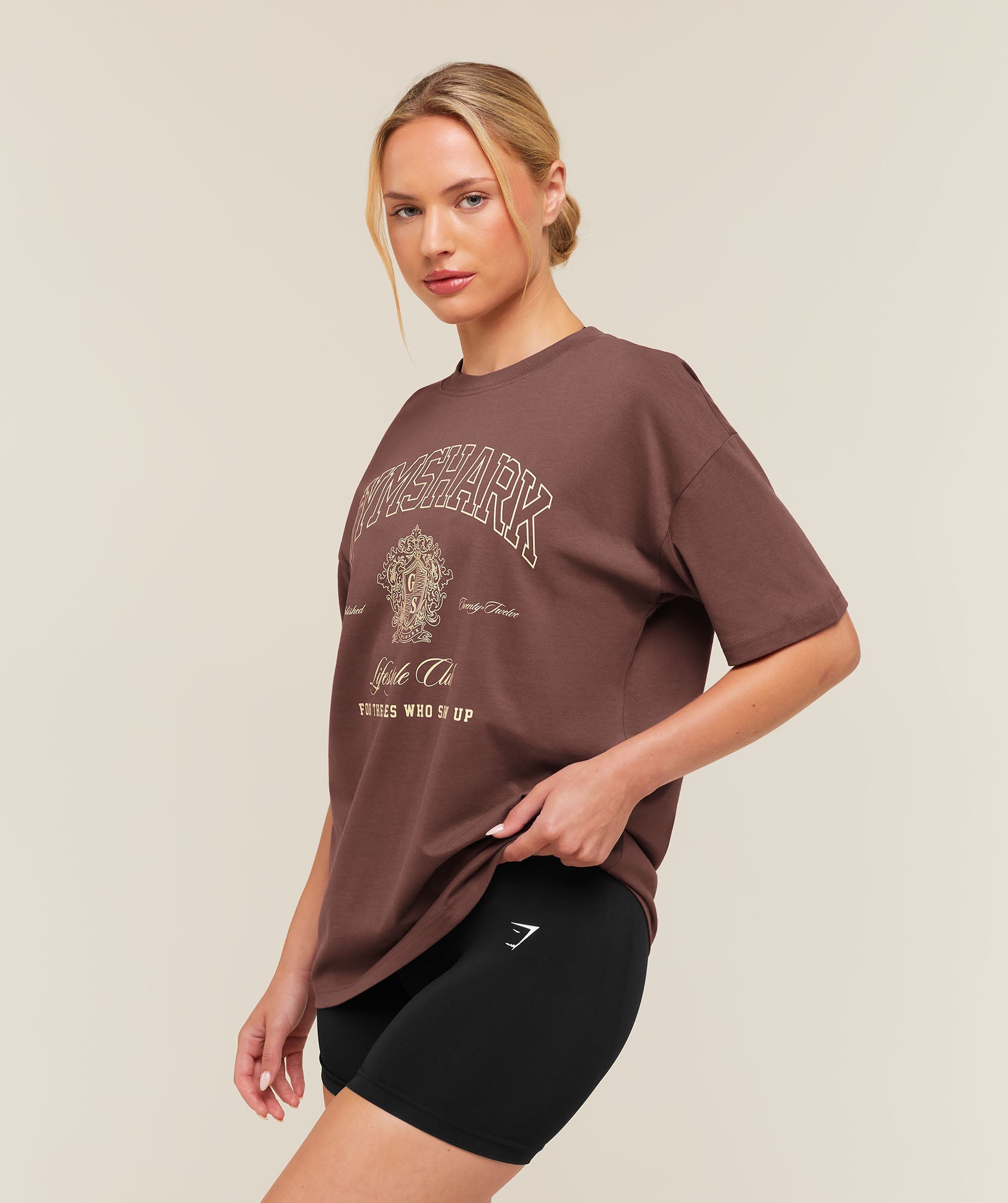 College Crest Graphic T-Shirt - Espresso Brown — imagem 3