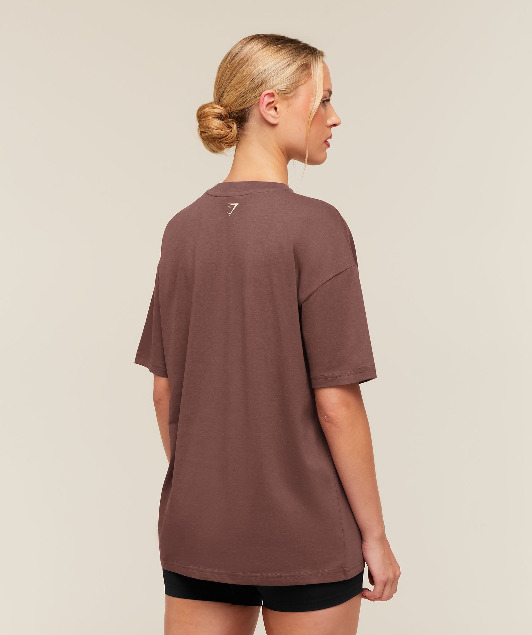 College Crest Graphic T-Shirt - Espresso Brown — imagem 2
