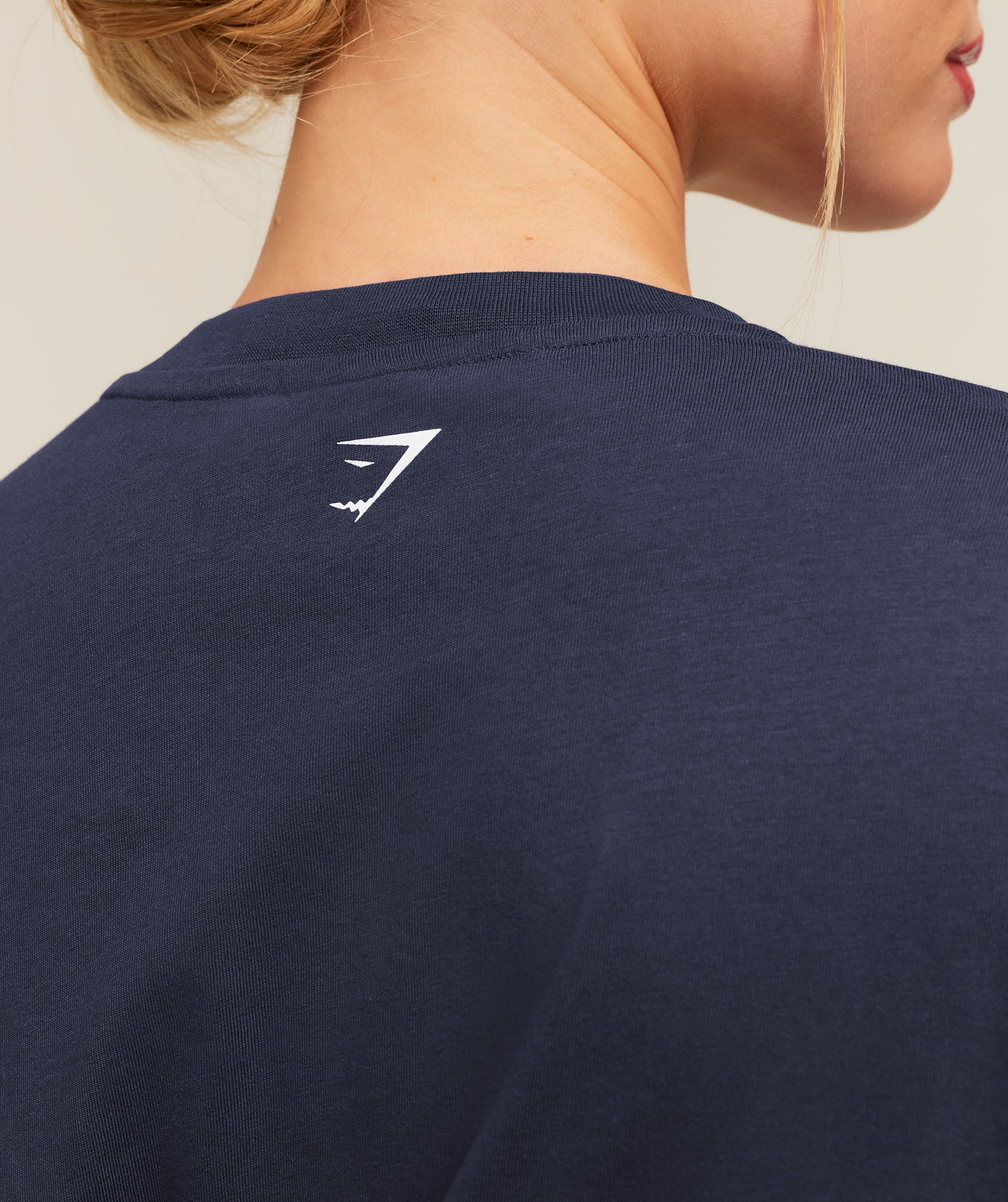 College Crest Graphic T-Shirt - Heavy Blue — imagem 6