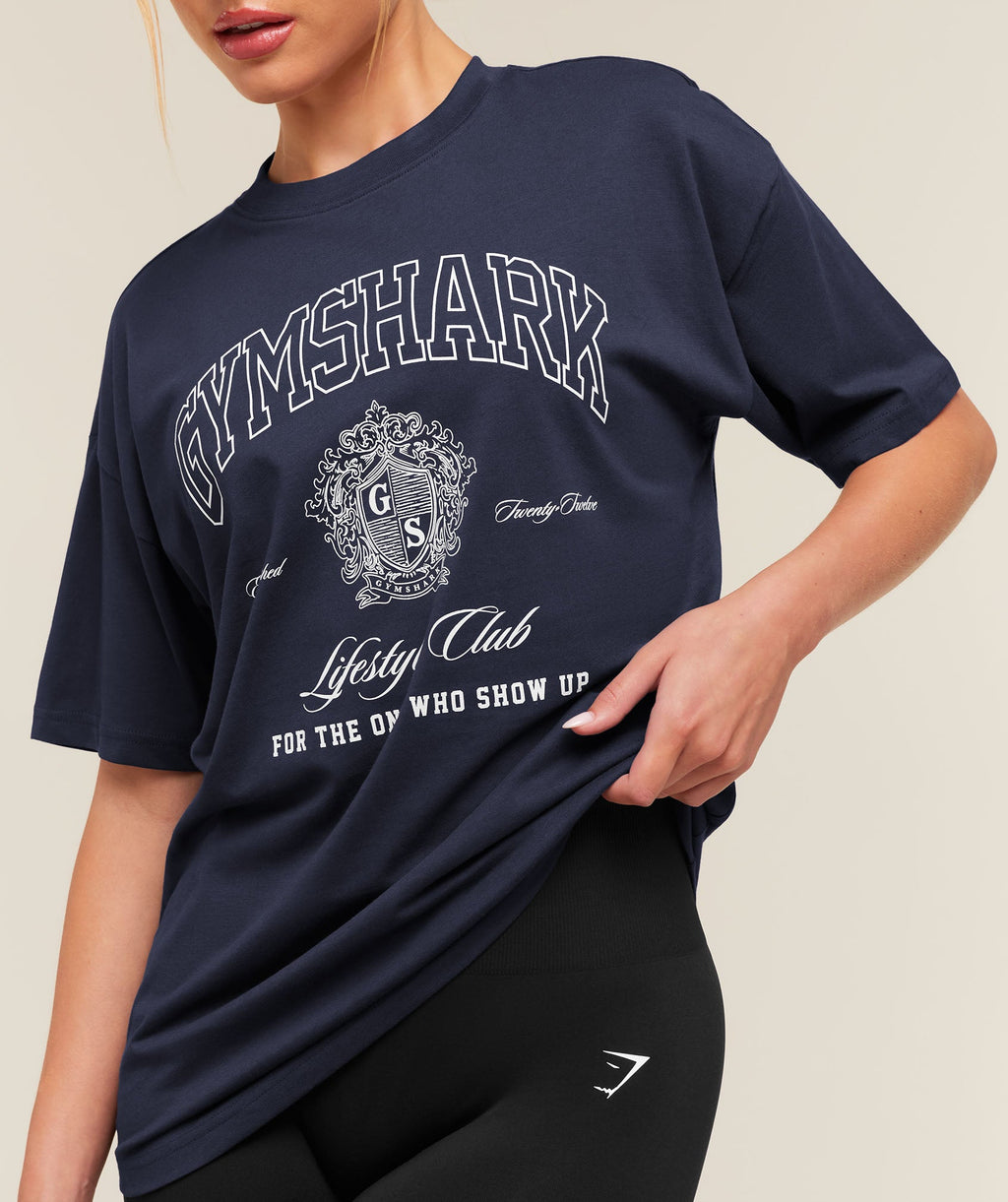 College Crest Graphic T-Shirt - Heavy Blue — imagem 5