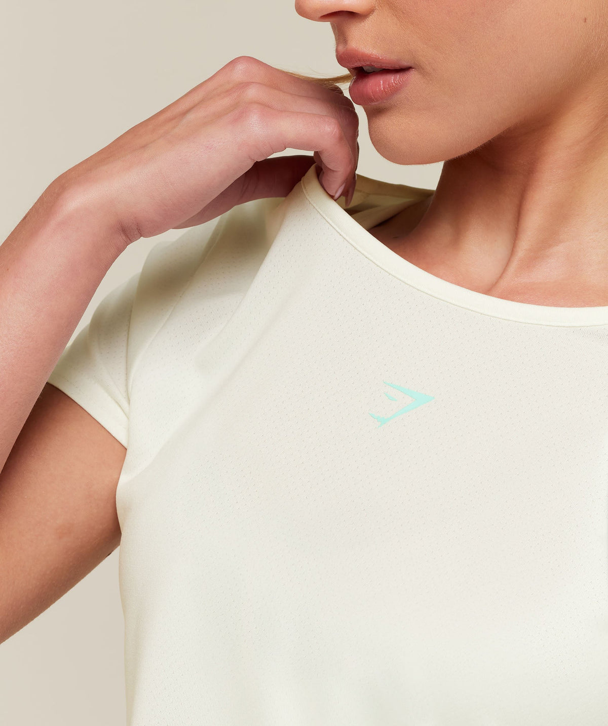 Conditioning Club Baby Tee - Soft White — imagem 6