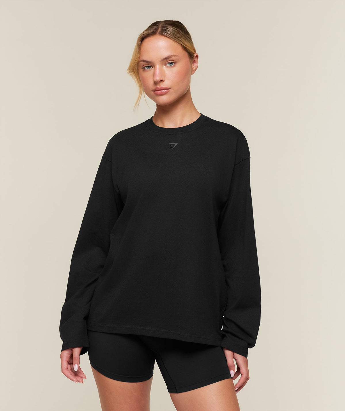 For The Ones Who Show Up Graphic Long Sleeve Top - Black — imagem 1