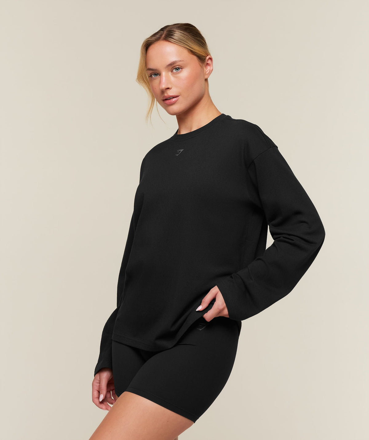 For The Ones Who Show Up Graphic Long Sleeve Top - Black — imagem 3