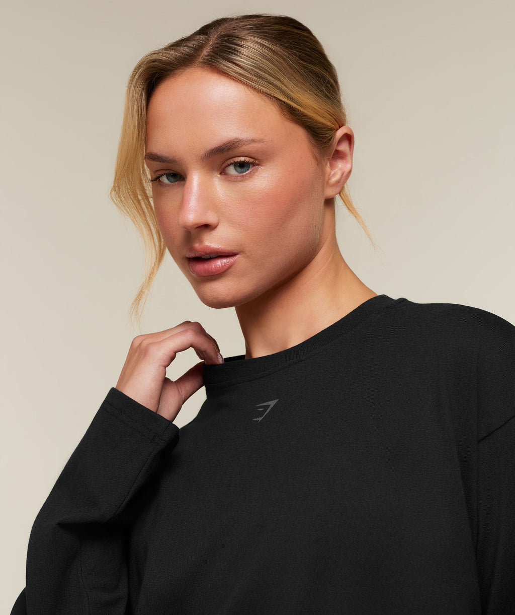 For The Ones Who Show Up Graphic Long Sleeve Top - Black — imagem 6