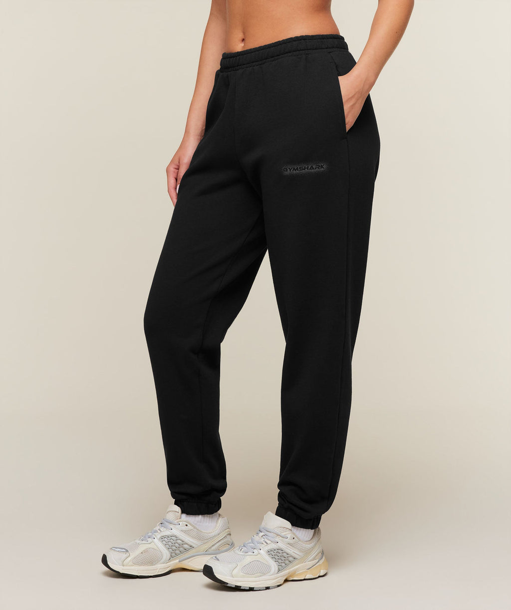 For the Ones Who Show Up Graphic Joggers - Black — imagem 3