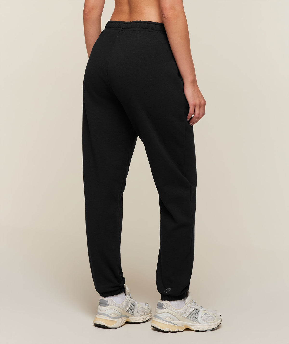 For the Ones Who Show Up Graphic Joggers - Black — imagem 2