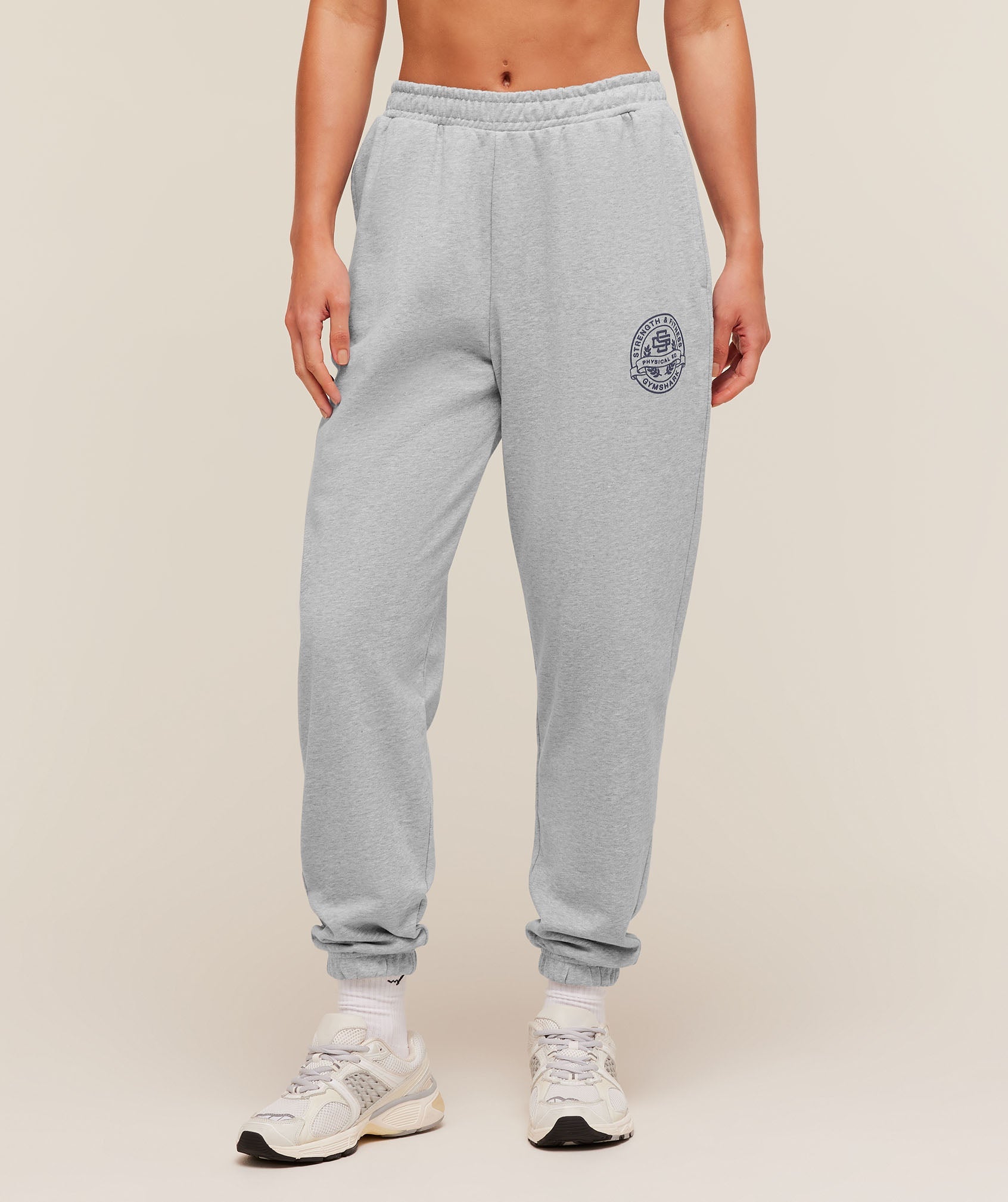 Strength and Fitness Crest Graphic Joggers - Light Grey Core Marl — imagem 1