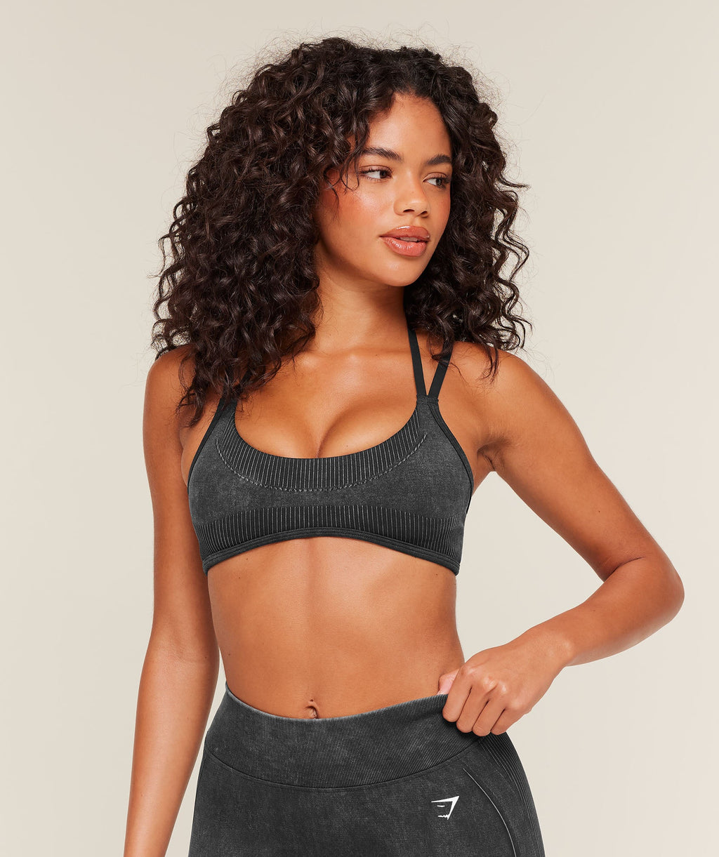 Gymshark x Bratz Light Support Sports Bra - Black/Wash — imagem 1