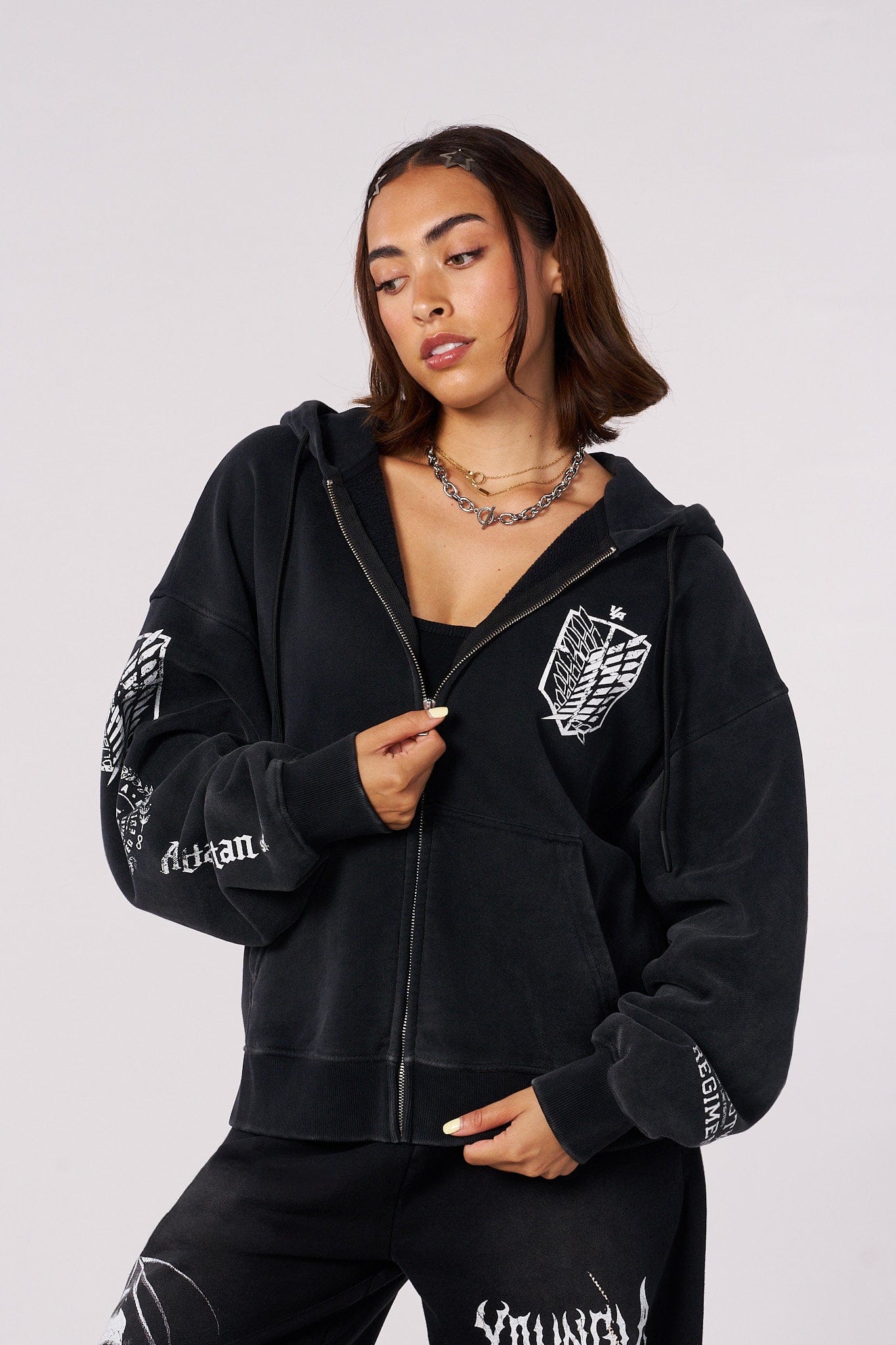5138 - AOT©  x YLA Zip-Up Hoodies — imagem 7