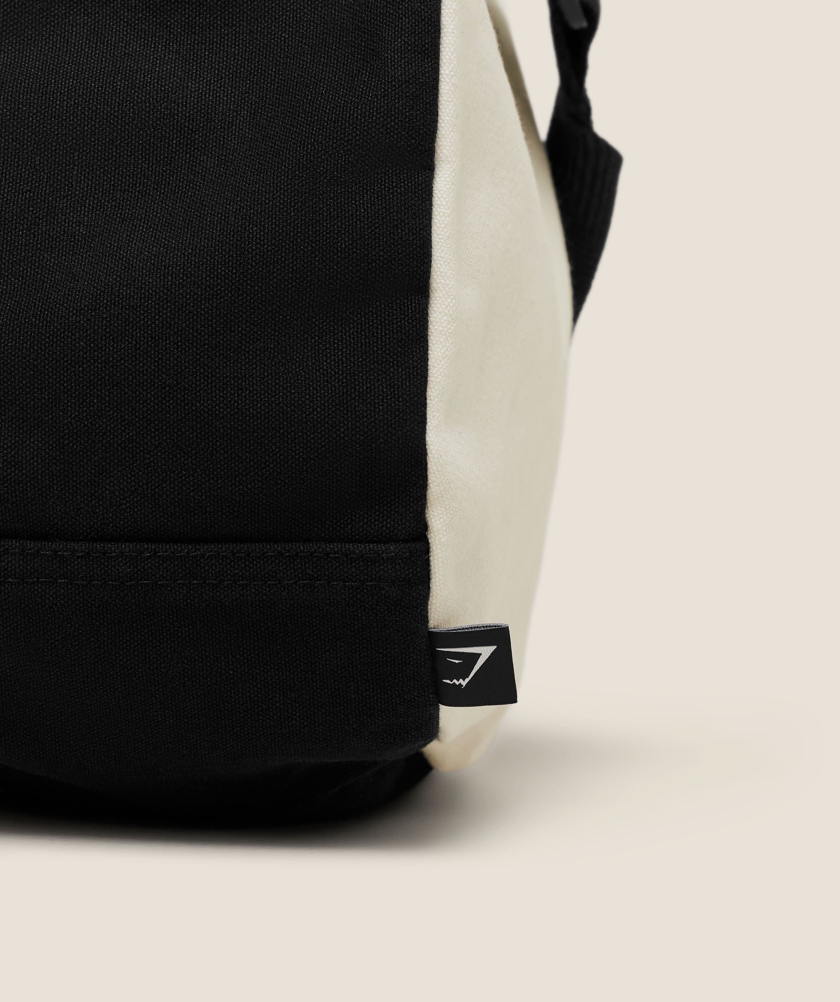 Gymshark Essentials Duffle Bag - Black — imagem 5