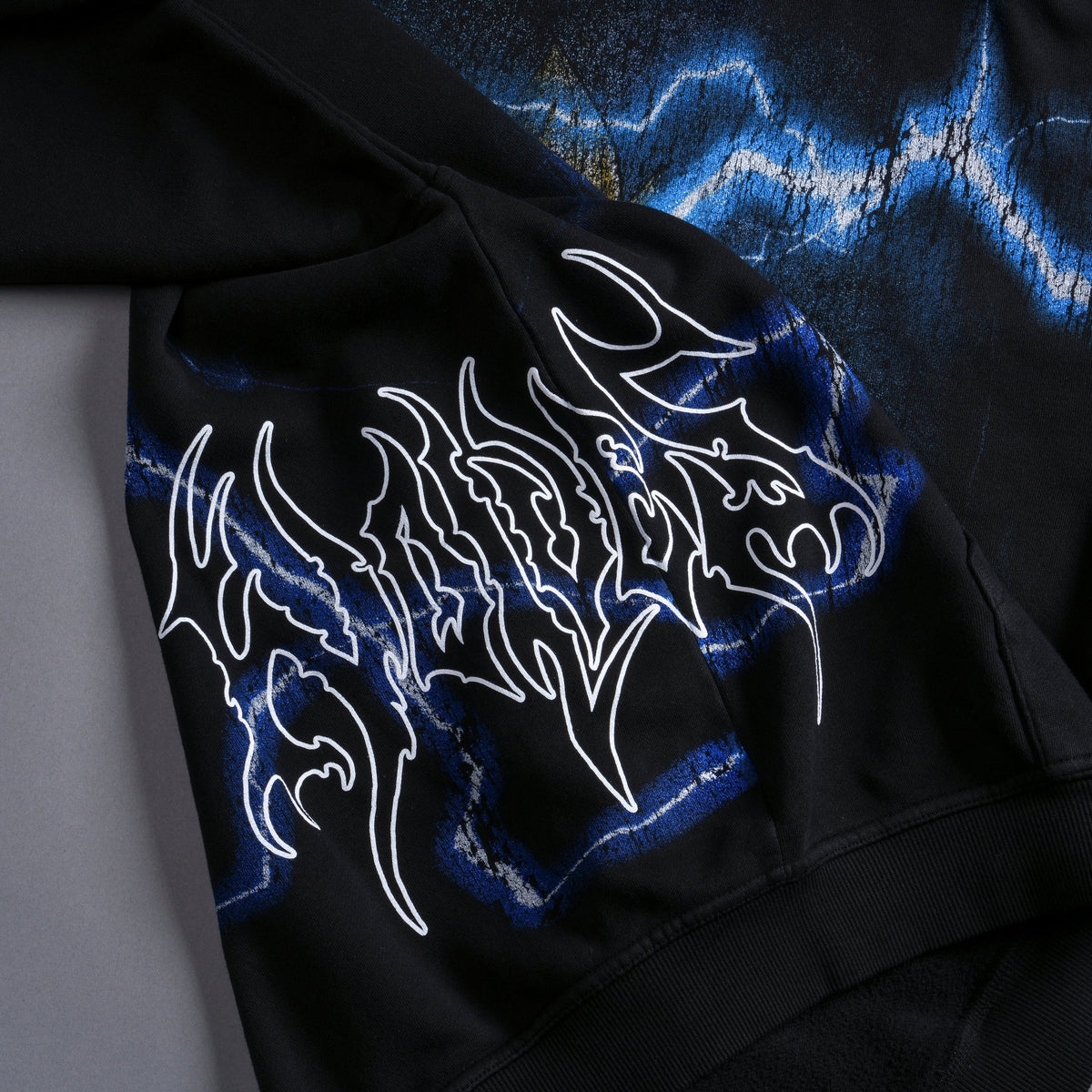 Goku Energy "Pierce" Hoodie in Black — imagem 10