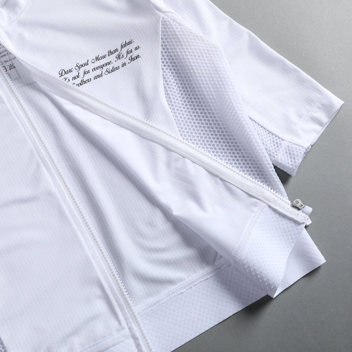 She Loyalty Armor Cycling Jersey in White - imagem 8