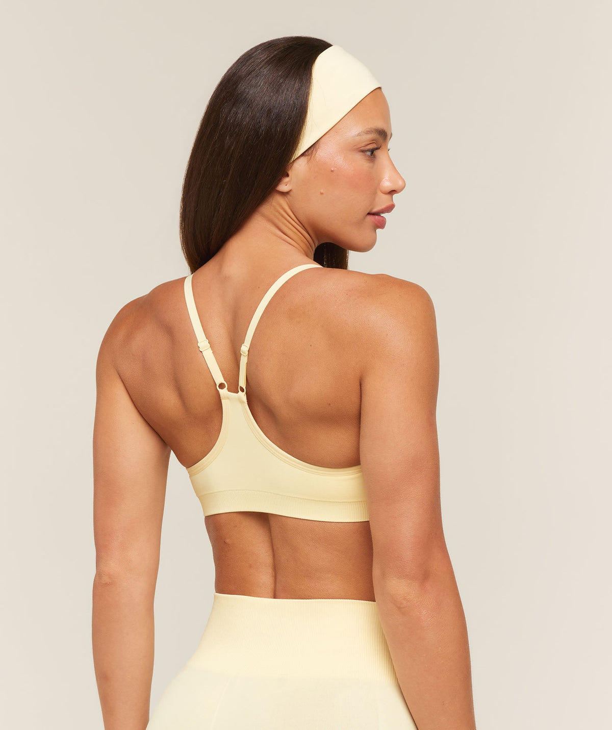 Everyday Seamless Racerback Sports Bra - Butter Yellow — imagem 2