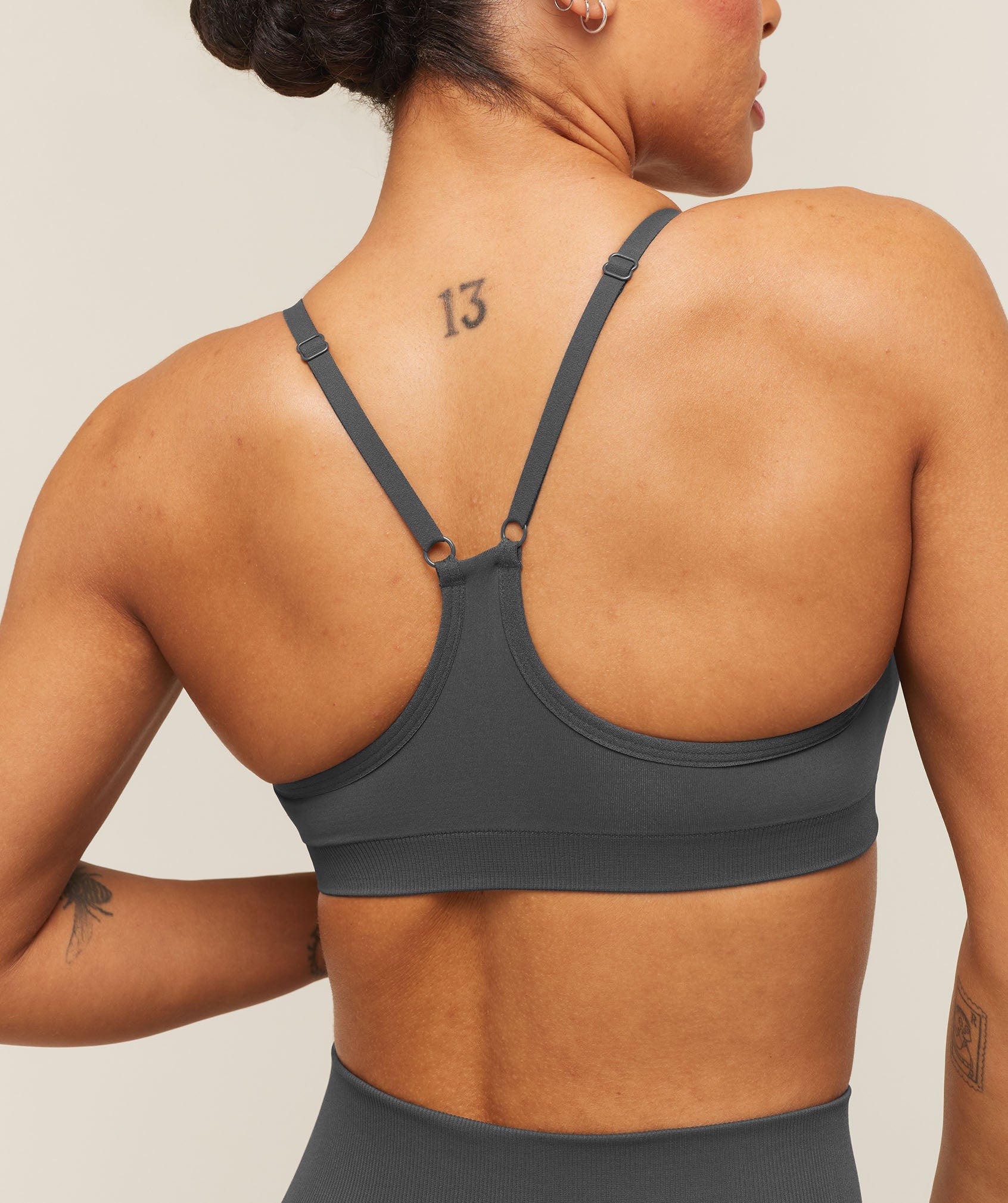 Everyday Seamless Racerback Sports Bra - Grey — imagem 6