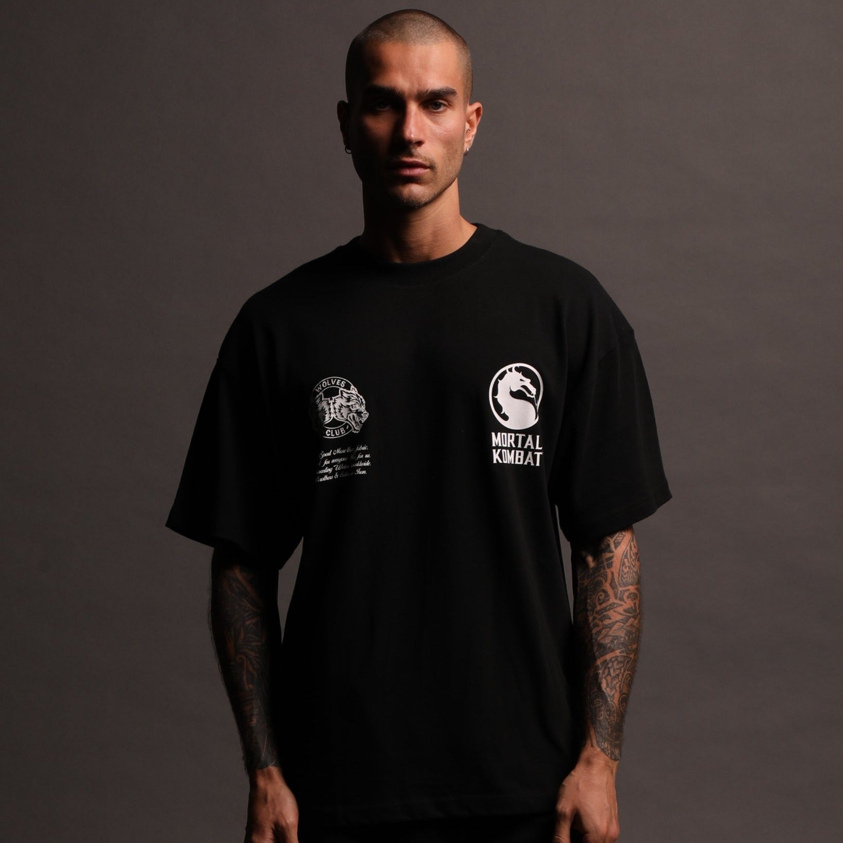 Test Your Might Premium Oversized Tee in Black — imagem 3