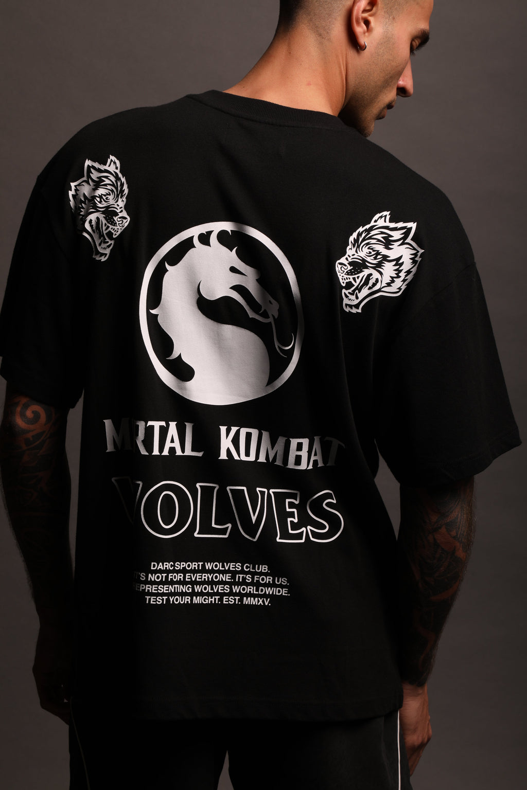 Test Your Might Premium Oversized Tee in Black — imagem 4