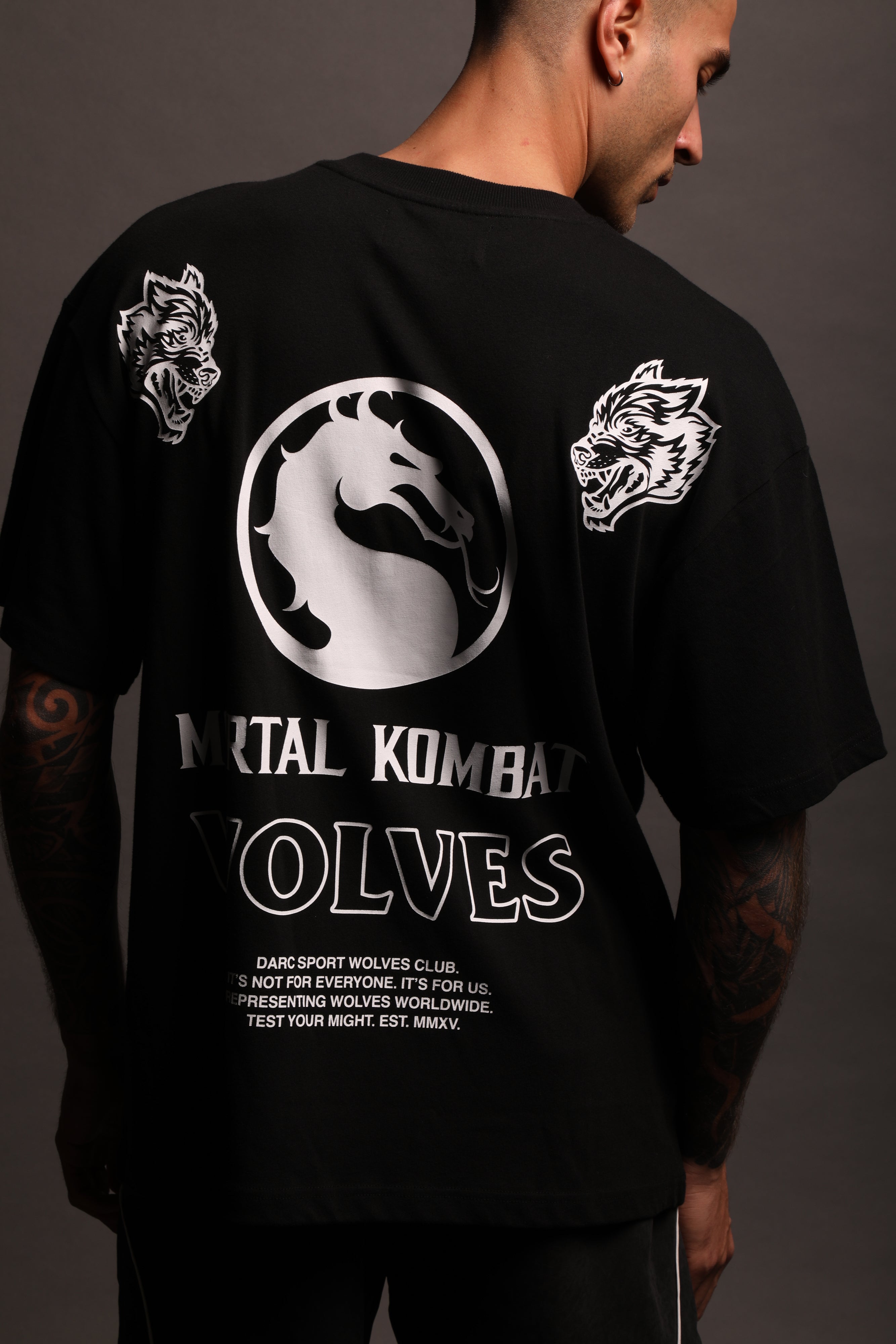 Test Your Might Premium Oversized Tee in Black — imagem 4