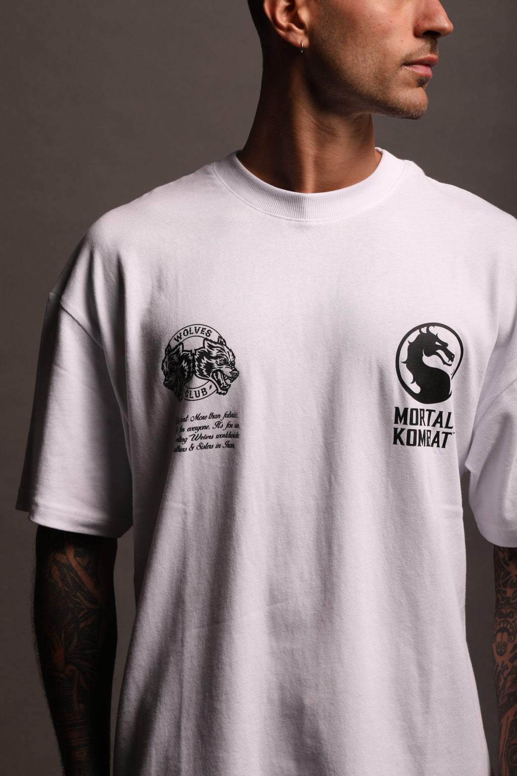 Test Your Might Premium Oversized Tee in White — imagem 4