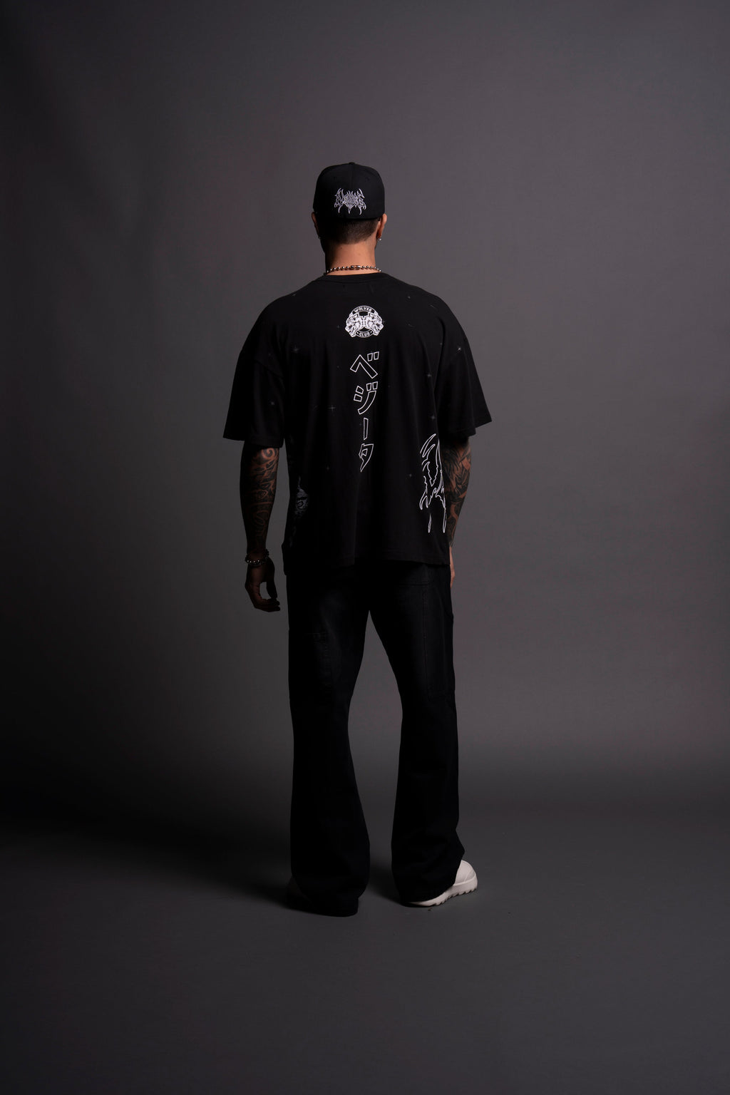 Vegeta Energy "Premium" Oversized Tee in Black — imagem 5