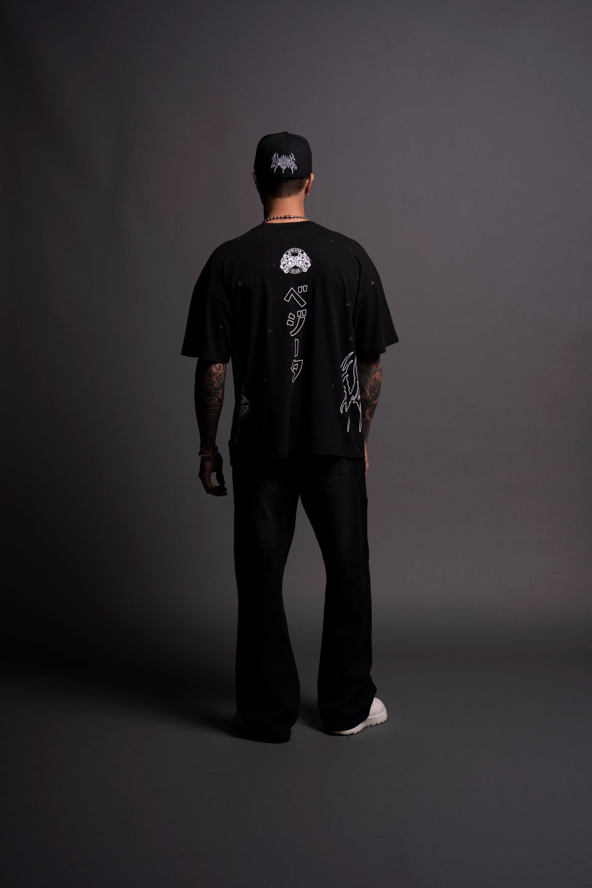 Vegeta Energy "Premium" Oversized Tee in Black — imagem 5