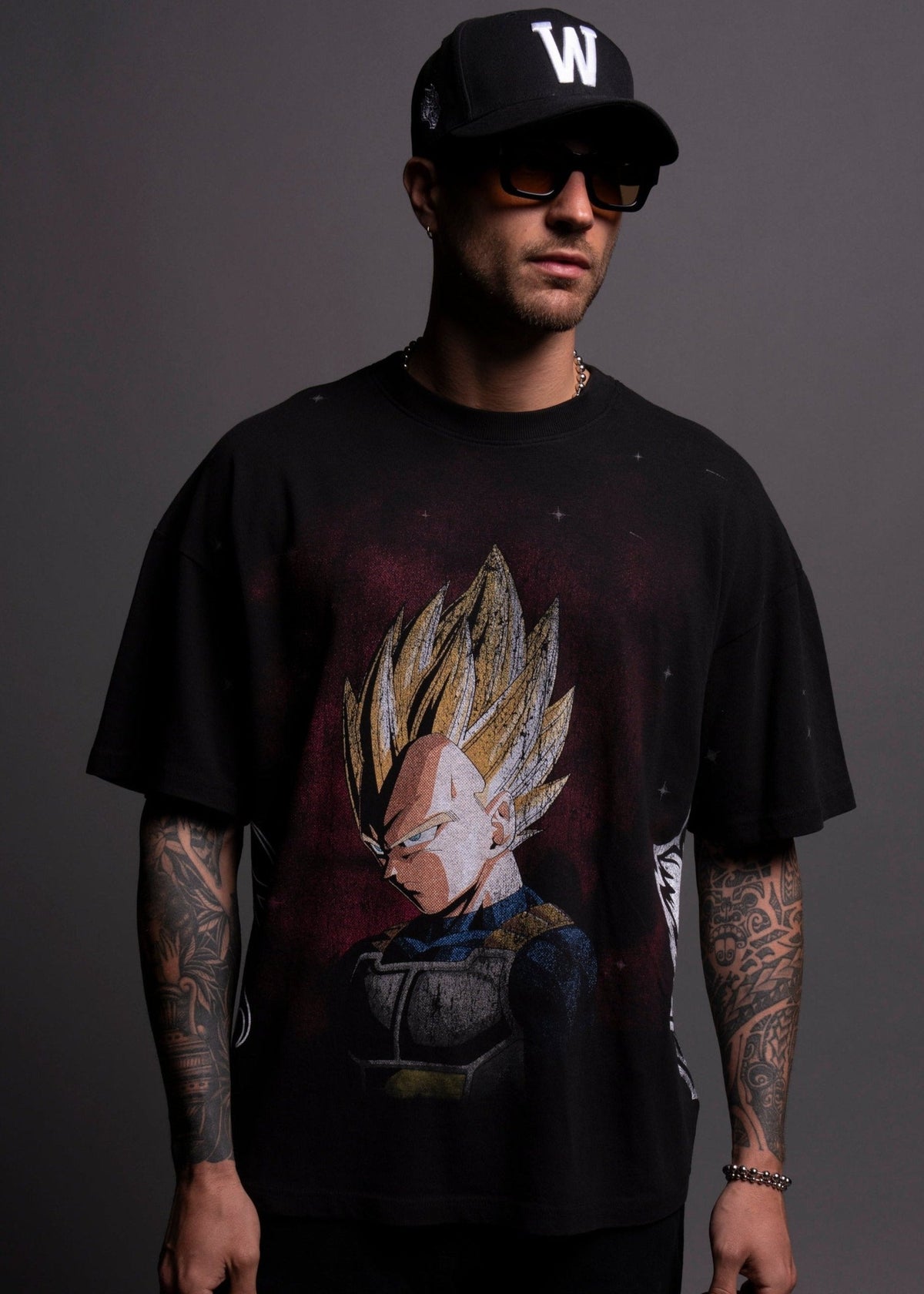 Vegeta Energy "Premium" Oversized Tee in Black — imagem 2