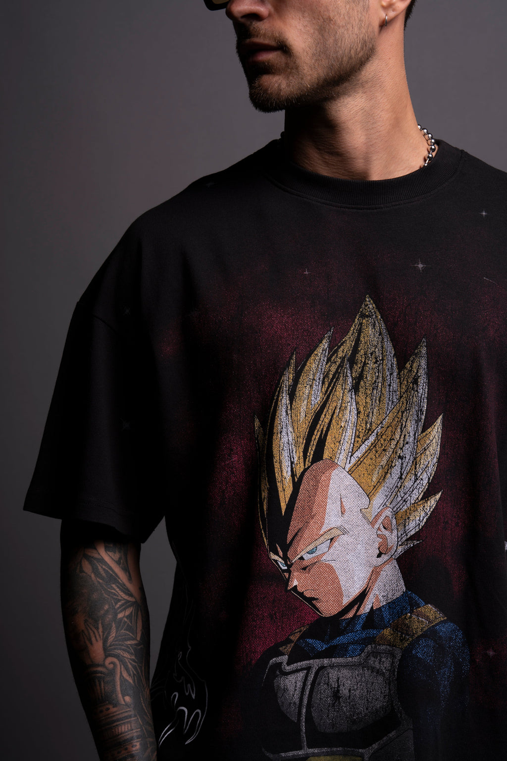 Vegeta Energy "Premium" Oversized Tee in Black — imagem 6