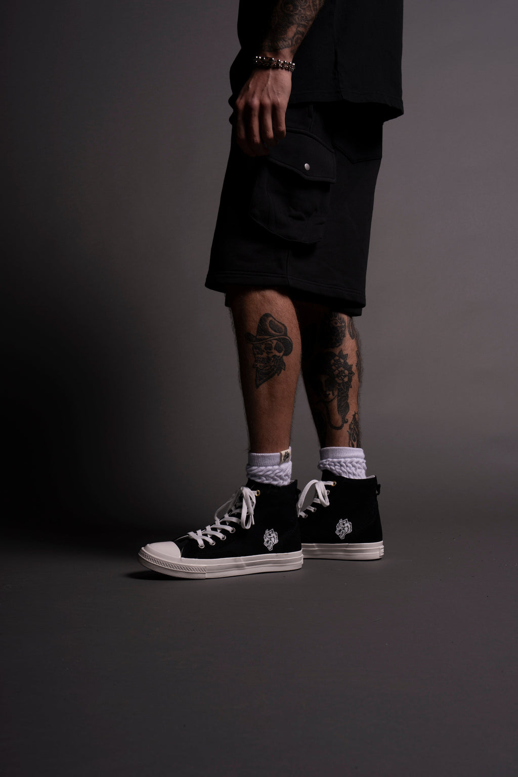 Wolves Forever Sueded Walk 1-DIOS High Top Shoe in Black — imagem 4