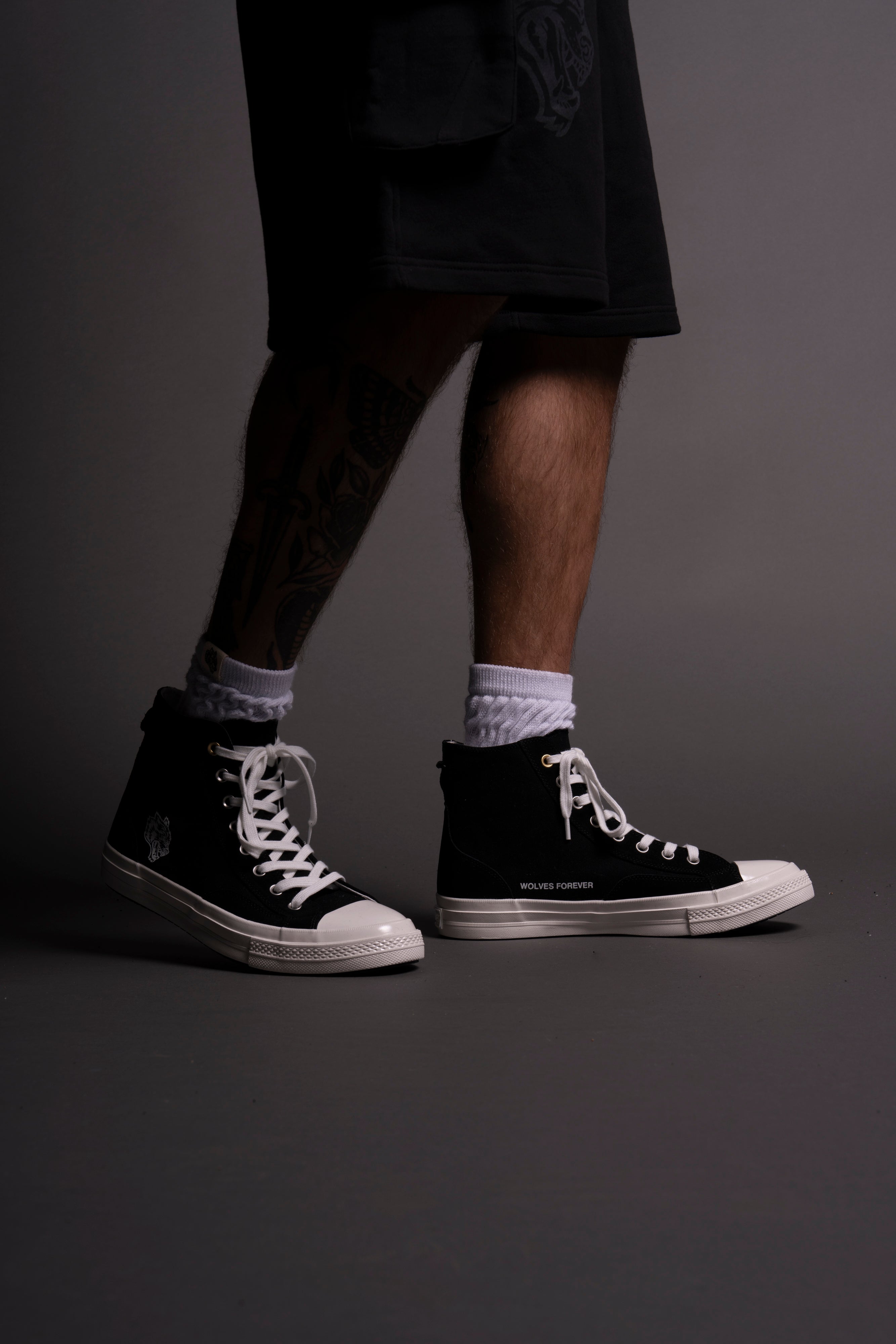 Wolves Forever Sueded Walk 1-DIOS High Top Shoe in Black — imagem 3