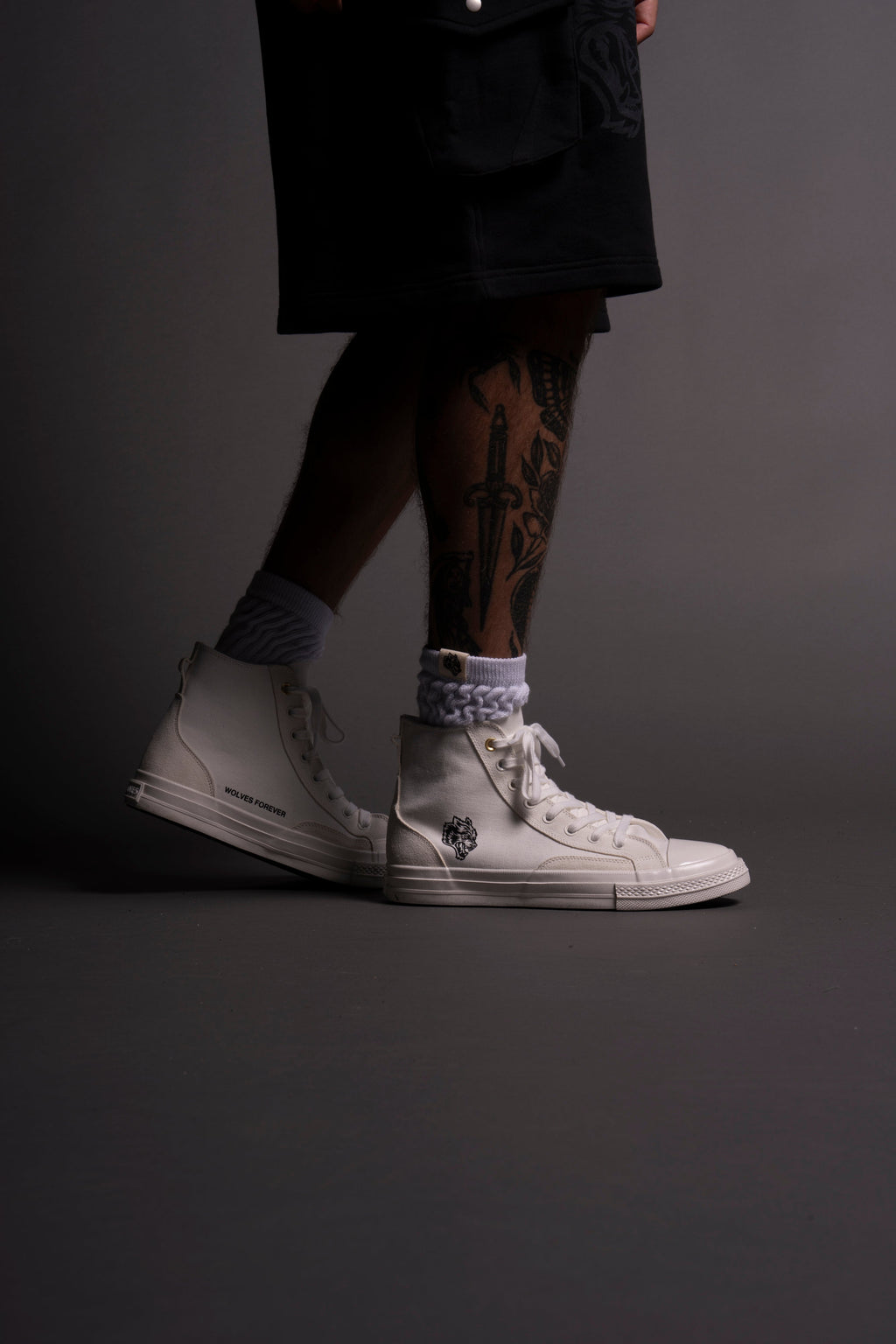 Wolves Forever Sueded Walk 1-DIOS High Top Shoe in White — imagem 3