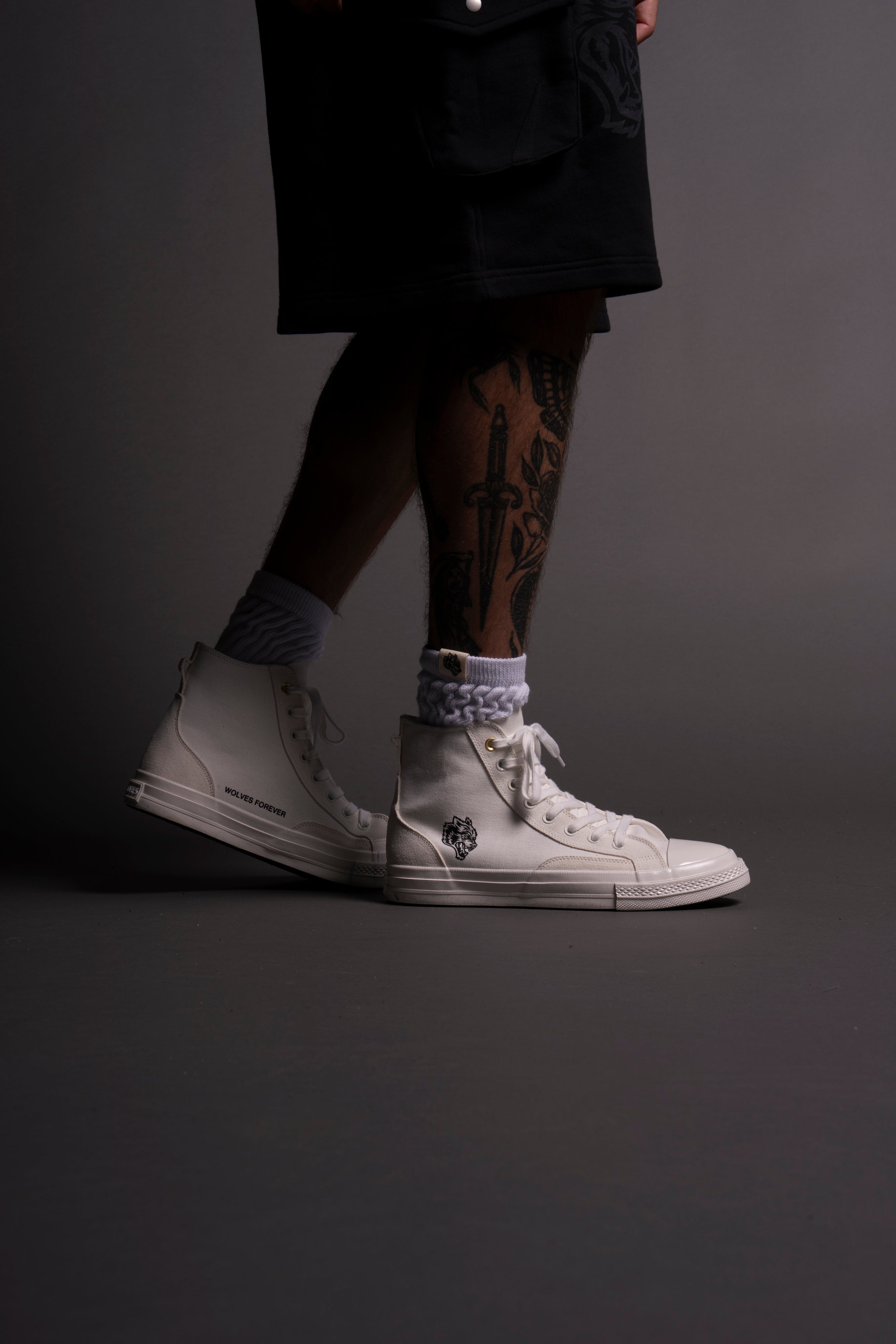Wolves Forever Sueded Walk 1-DIOS High Top Shoe in White — imagem 3