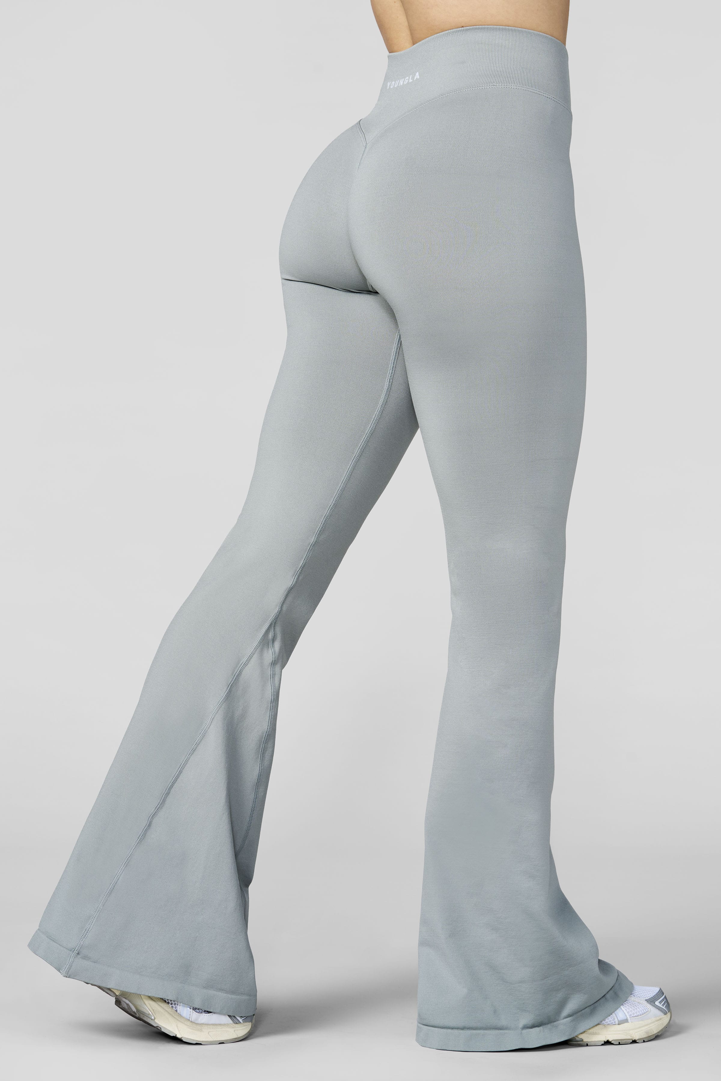 W2206 - Curve Seamless Flare Leggings (Reg) — imagem 7