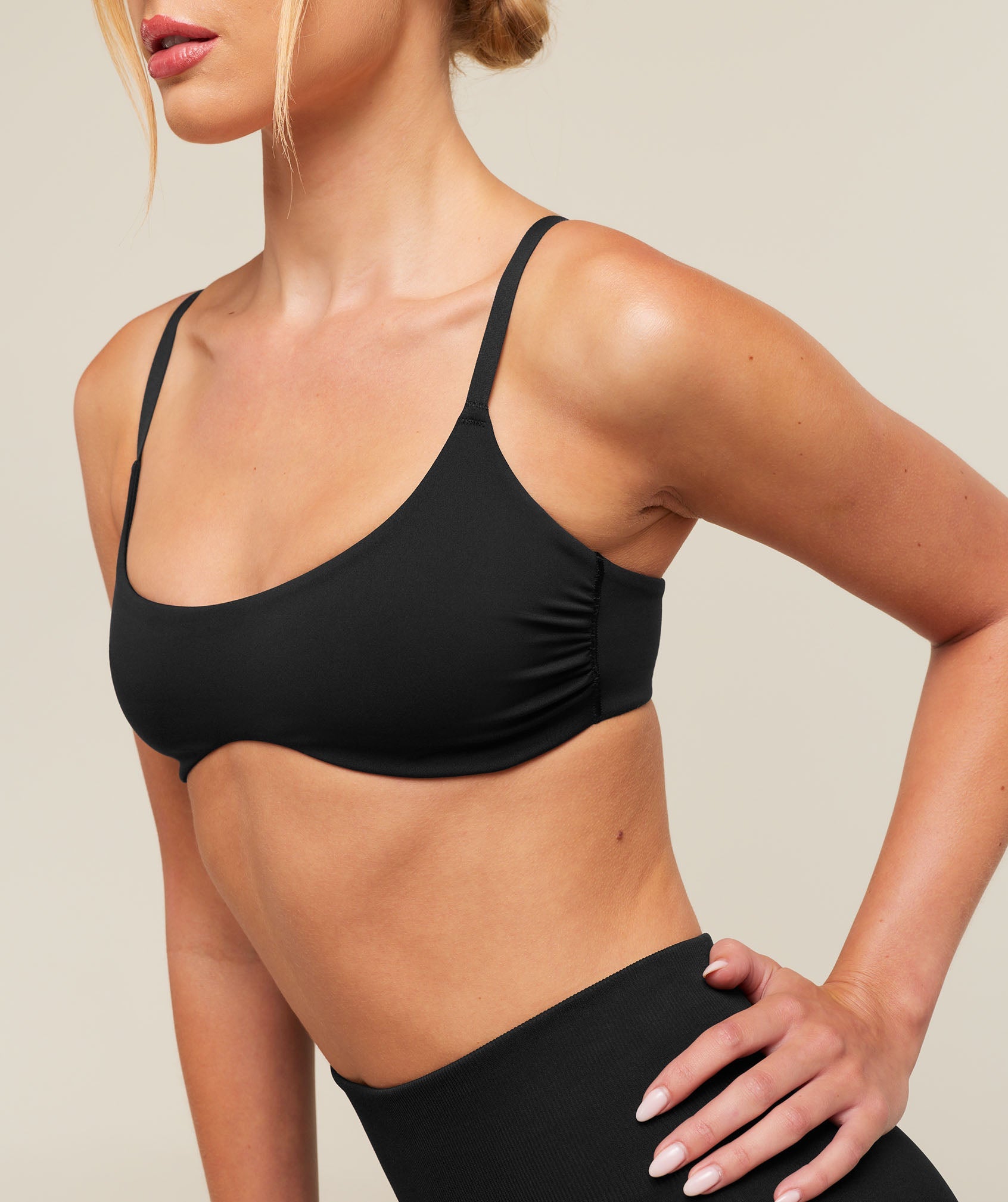 Flutter Micro Sports Bra - Black — imagem 5