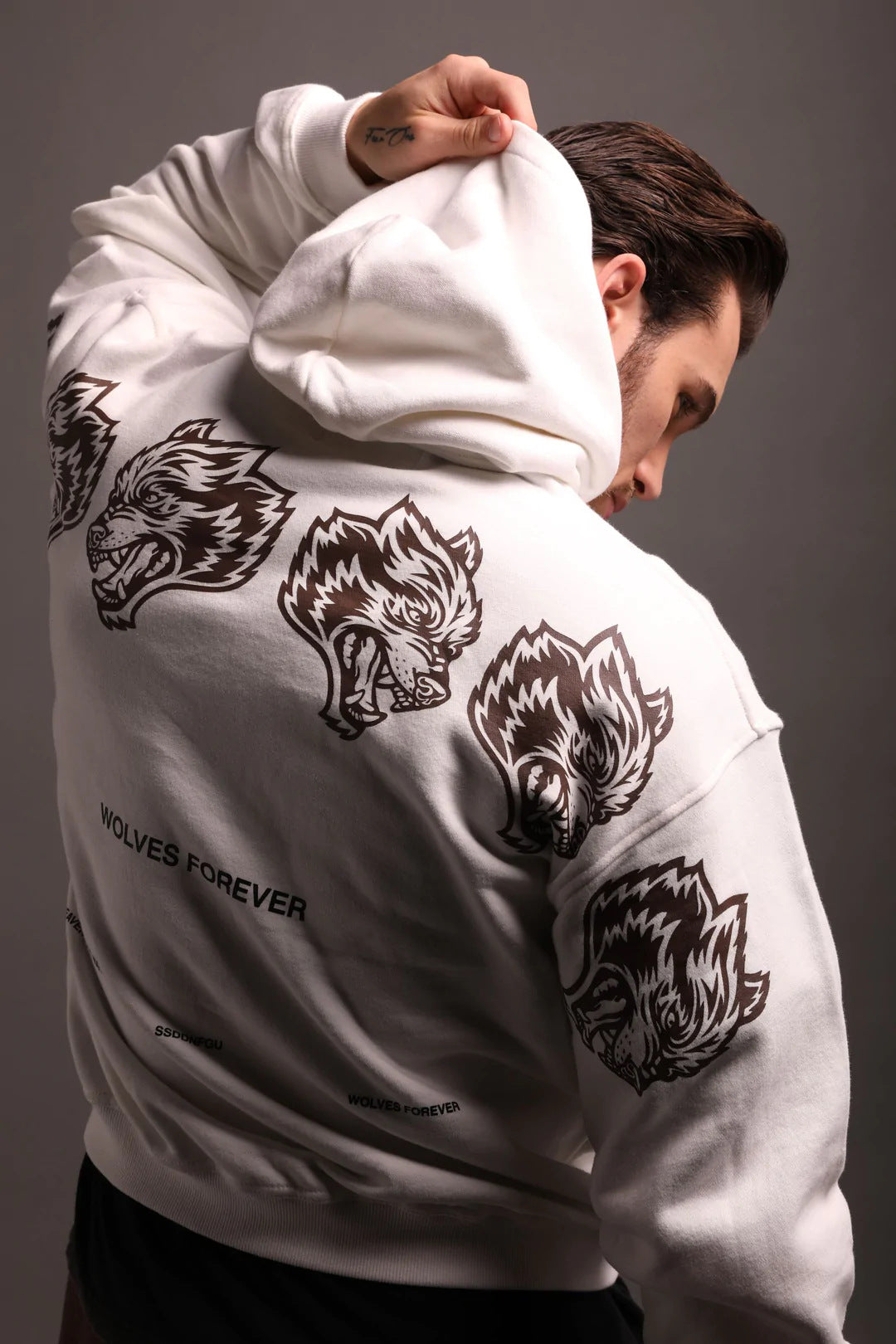 CLASSIC WOLVES BLACK AND WHITE HOODIE