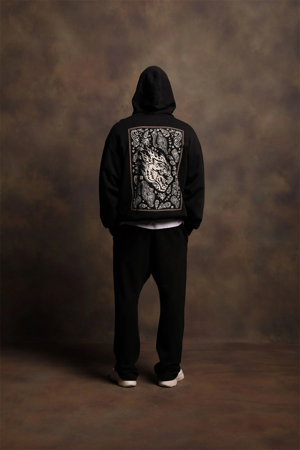 WLVS LONDON CREWNECK IN BLACK
