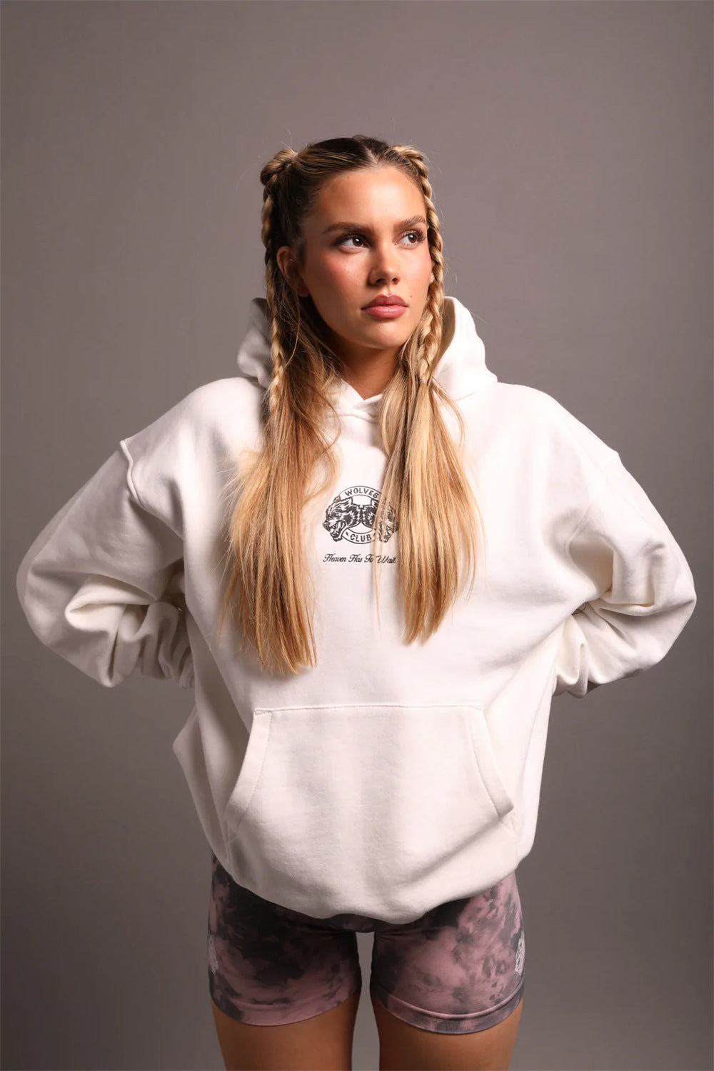 CLASSIC WOLVES BLACK AND WHITE HOODIE