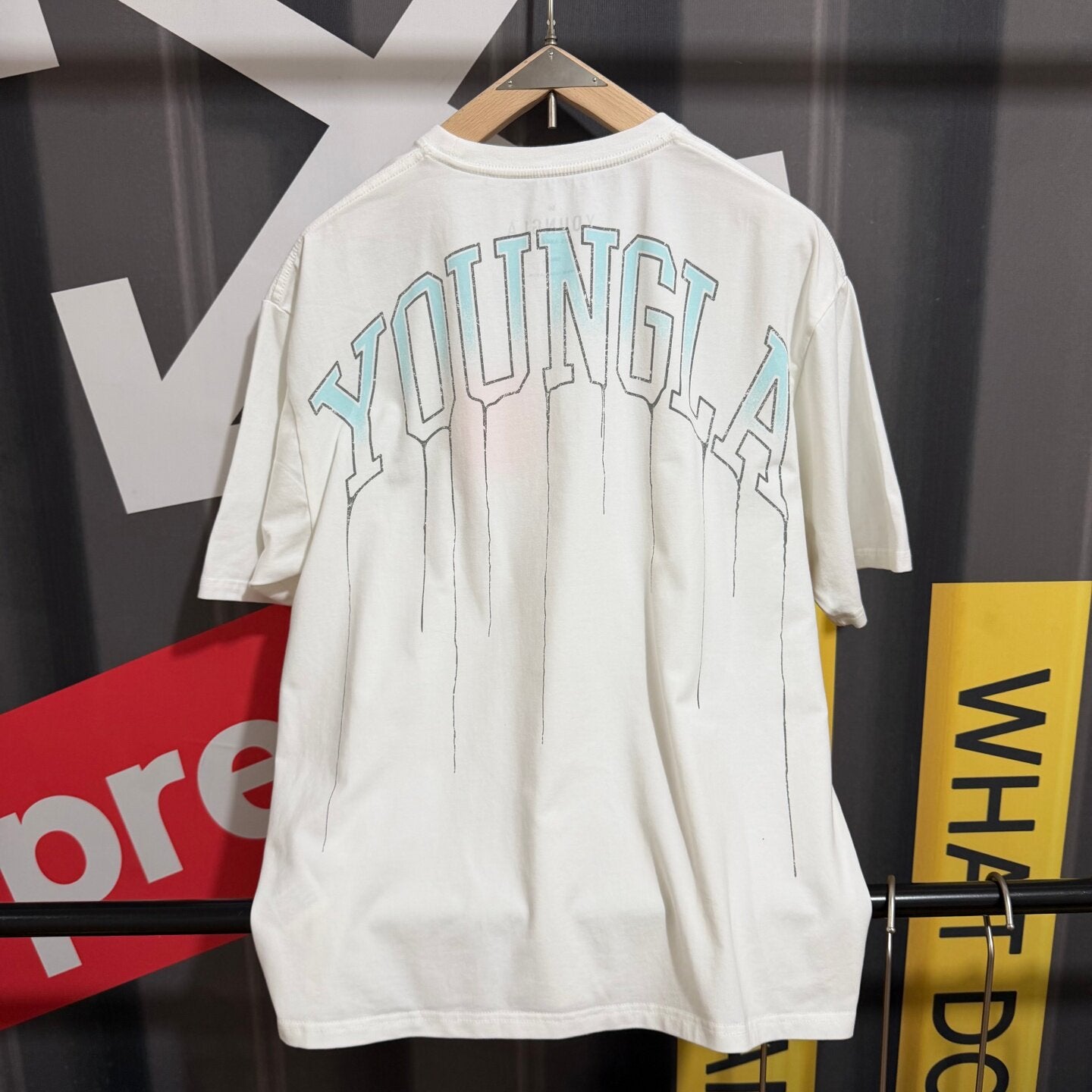 Camiseta Youngla Drip Oversized Tee