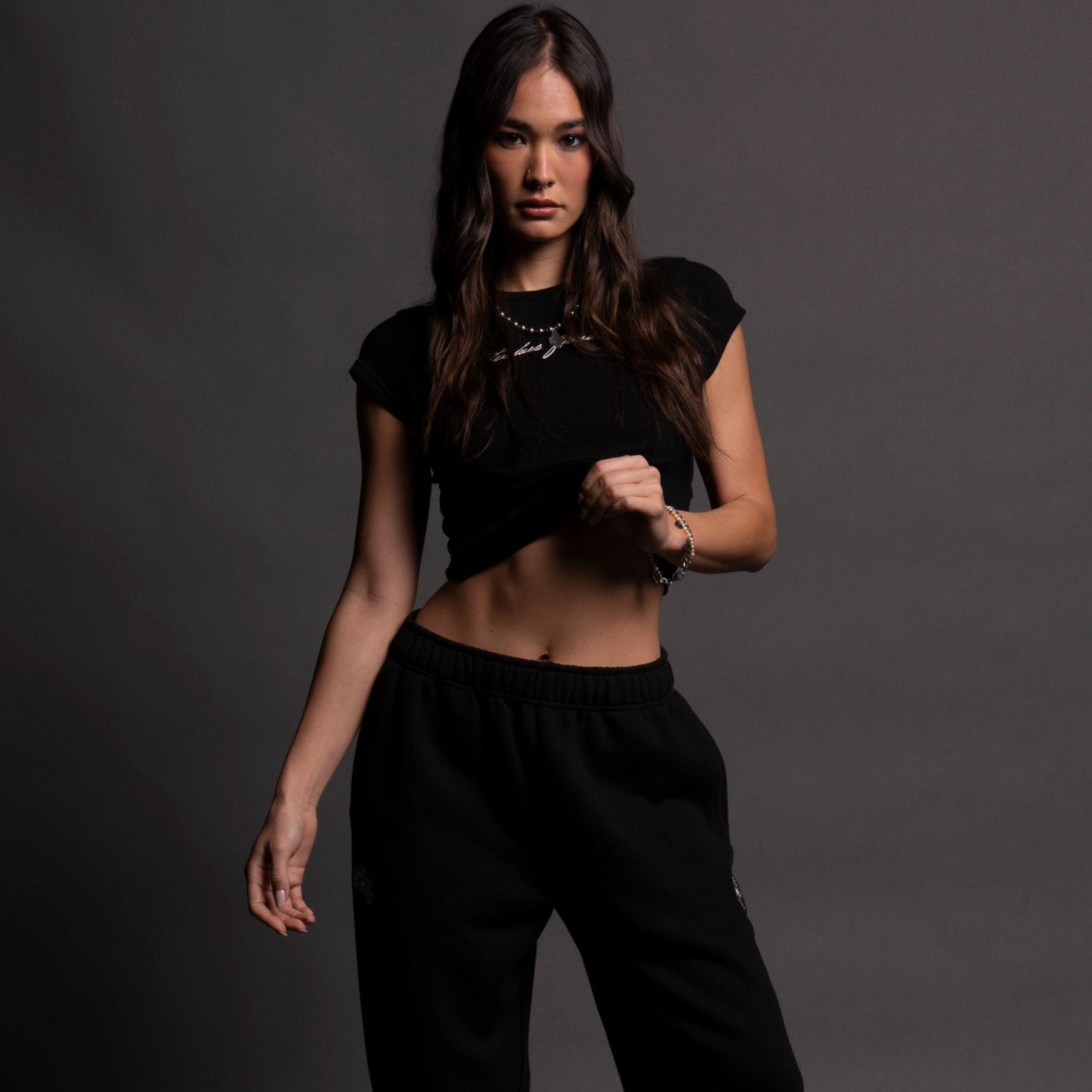 Wolves Forever Baby Tee in Black — imagem 2