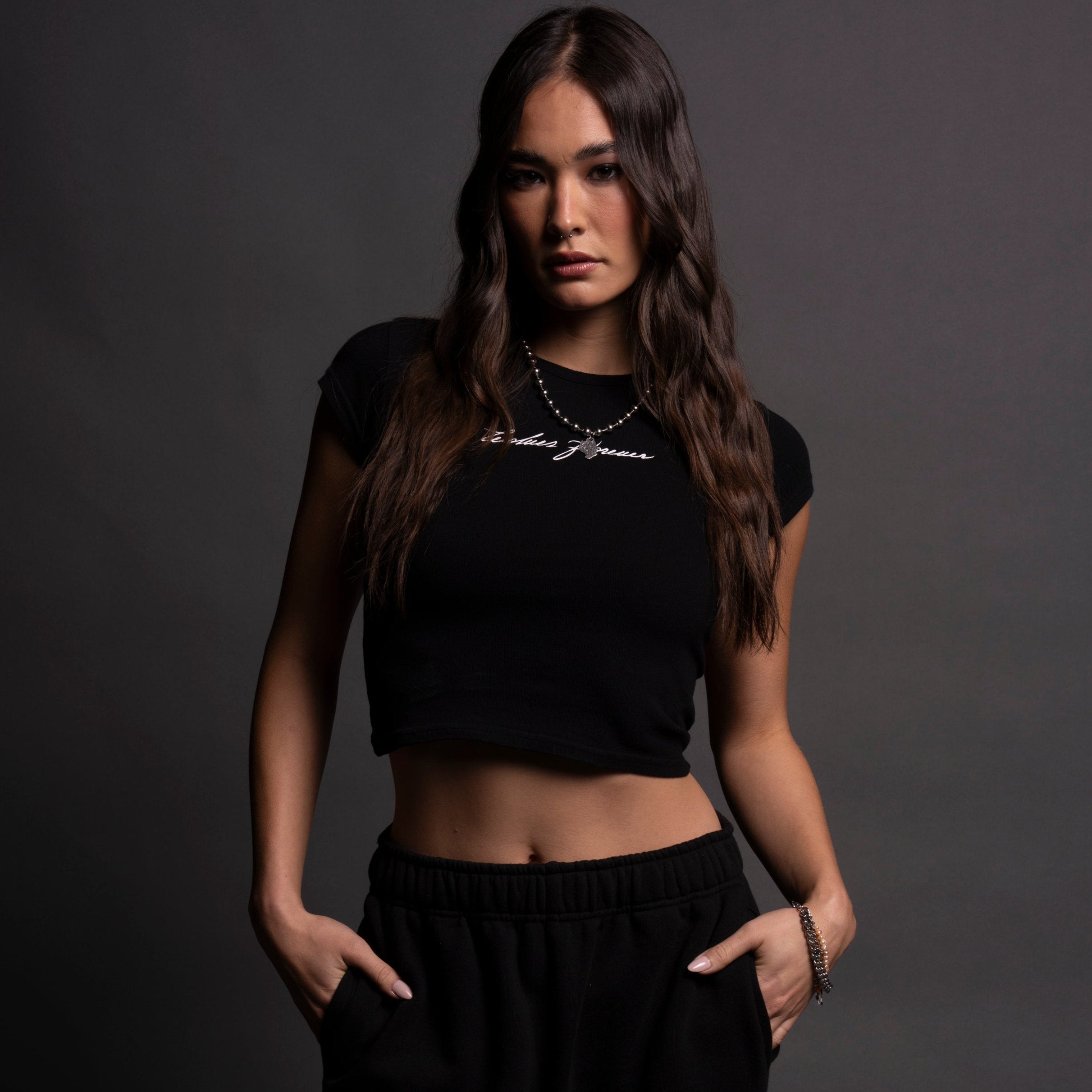 Wolves Forever Baby Tee in Black — imagem 1