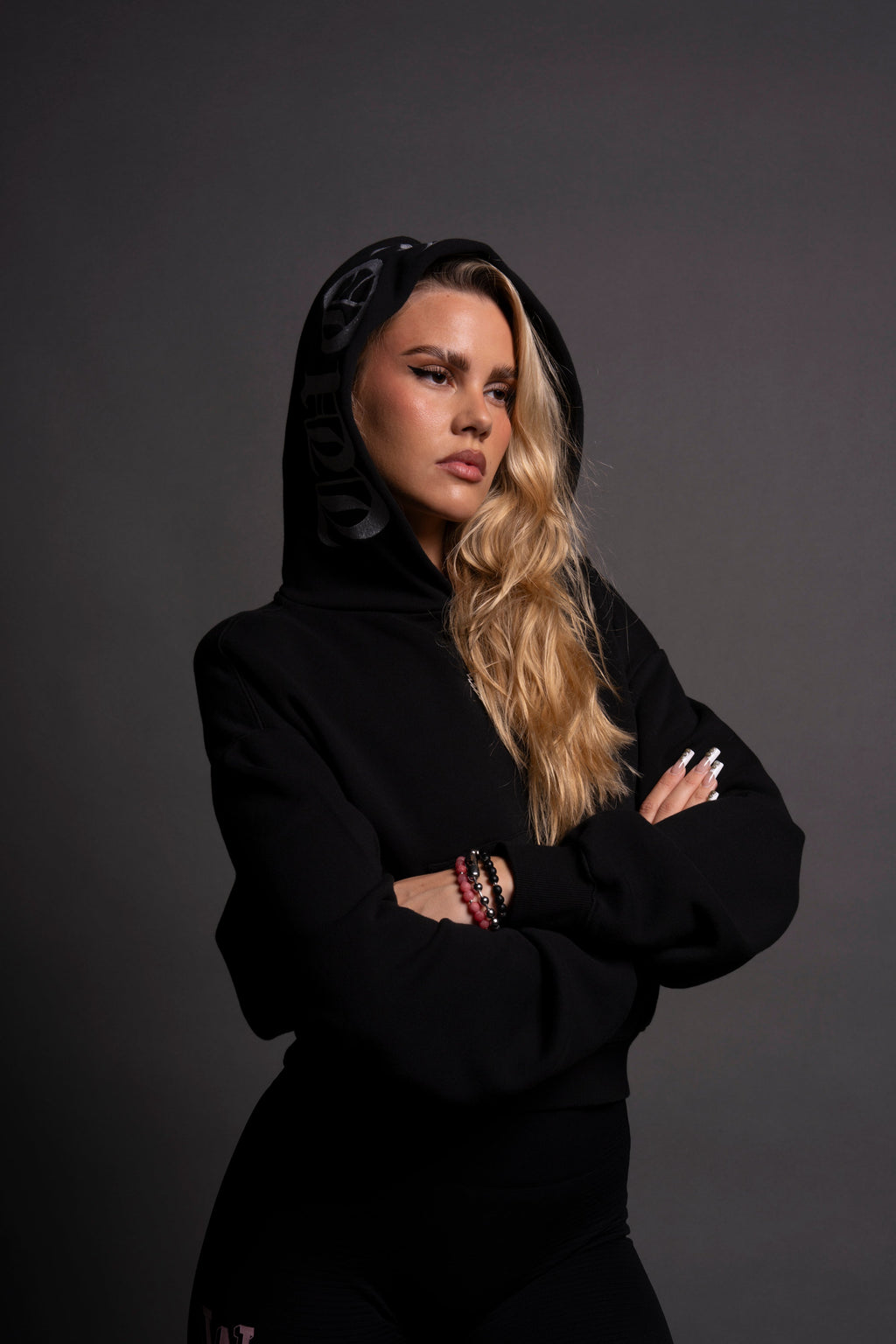 Chopper "Owen" (Cropped) Hoodie in Black — imagem 11