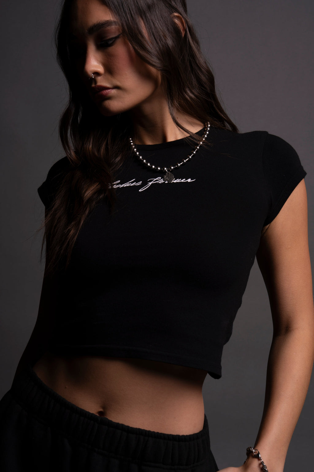 Wolves Forever Baby Tee in Black — imagem 7