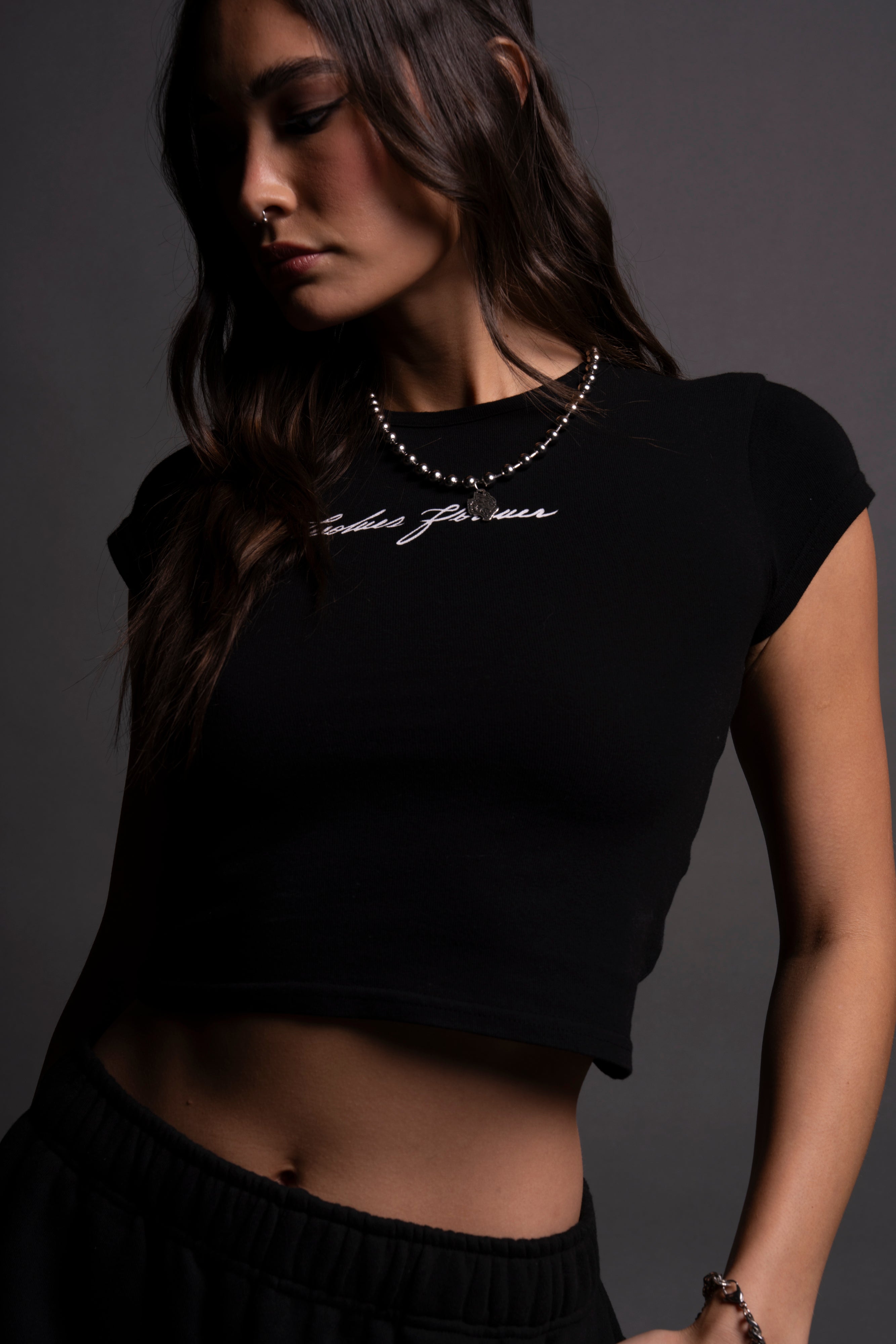 Wolves Forever Baby Tee in Black — imagem 7