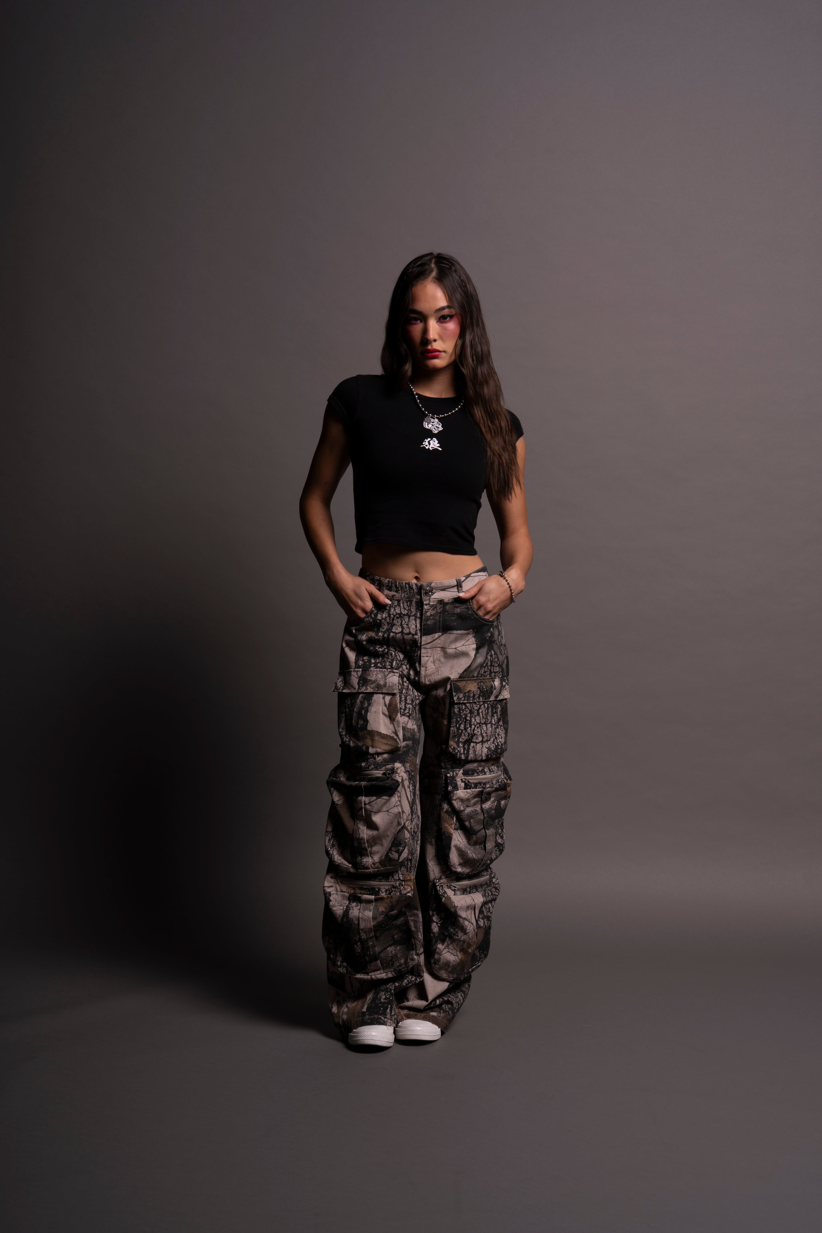 Bushido Wolf Baby Tee in Black — imagem 9