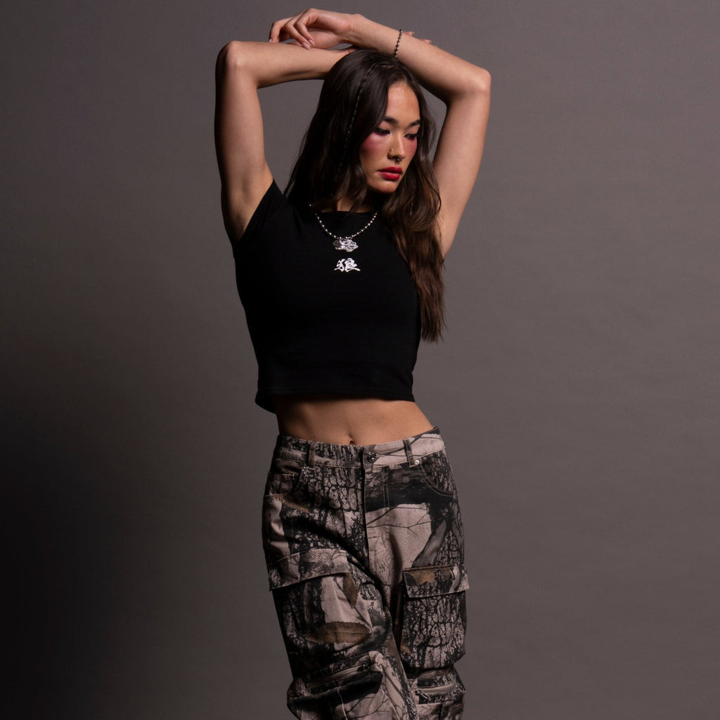 Bushido Wolf Baby Tee in Black — imagem 2