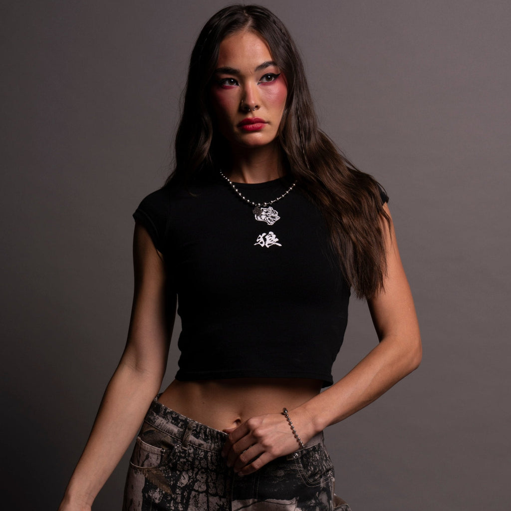 Bushido Wolf Baby Tee in Black — imagem 1