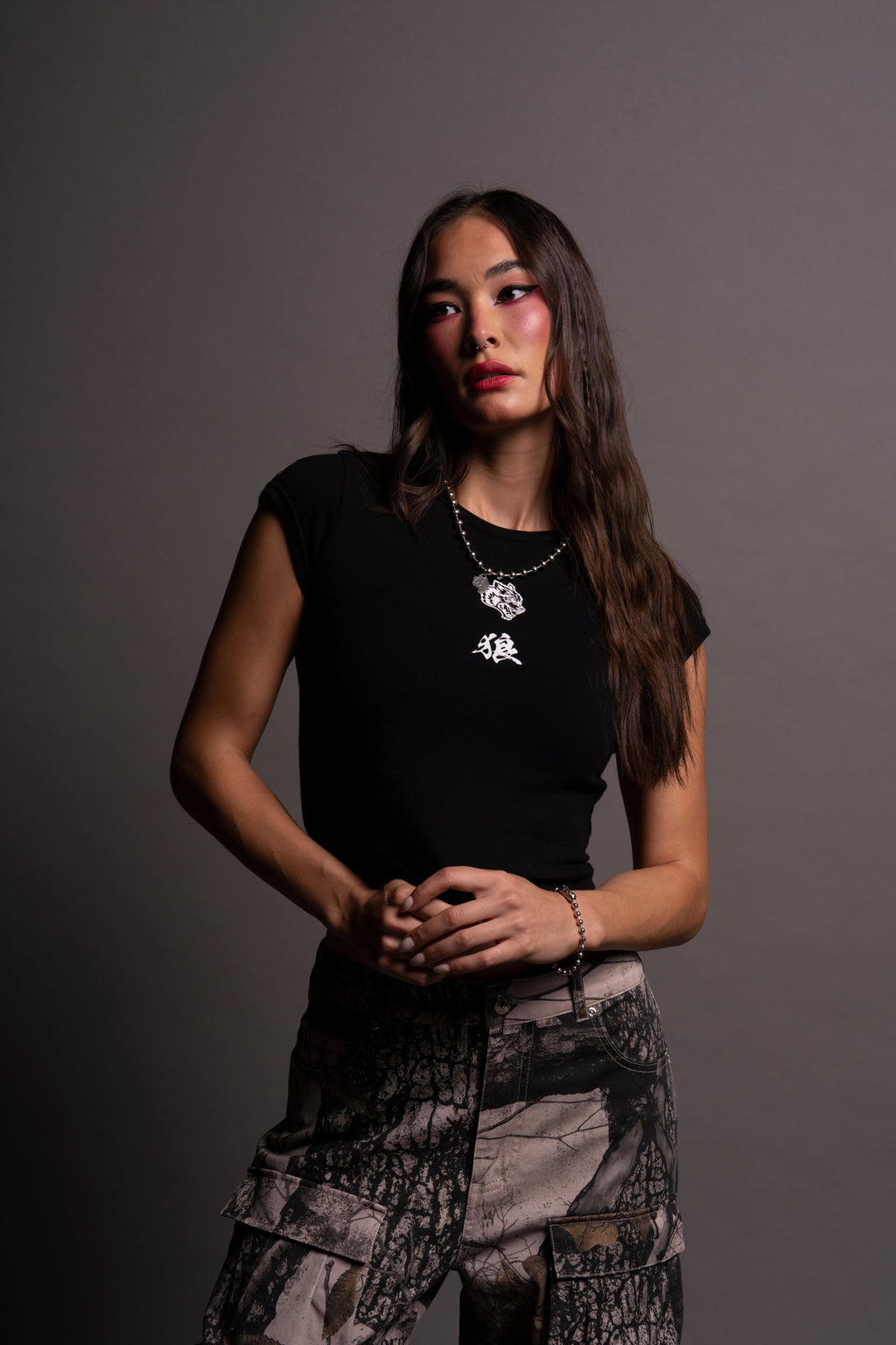 Bushido Wolf Baby Tee in Black — imagem 7