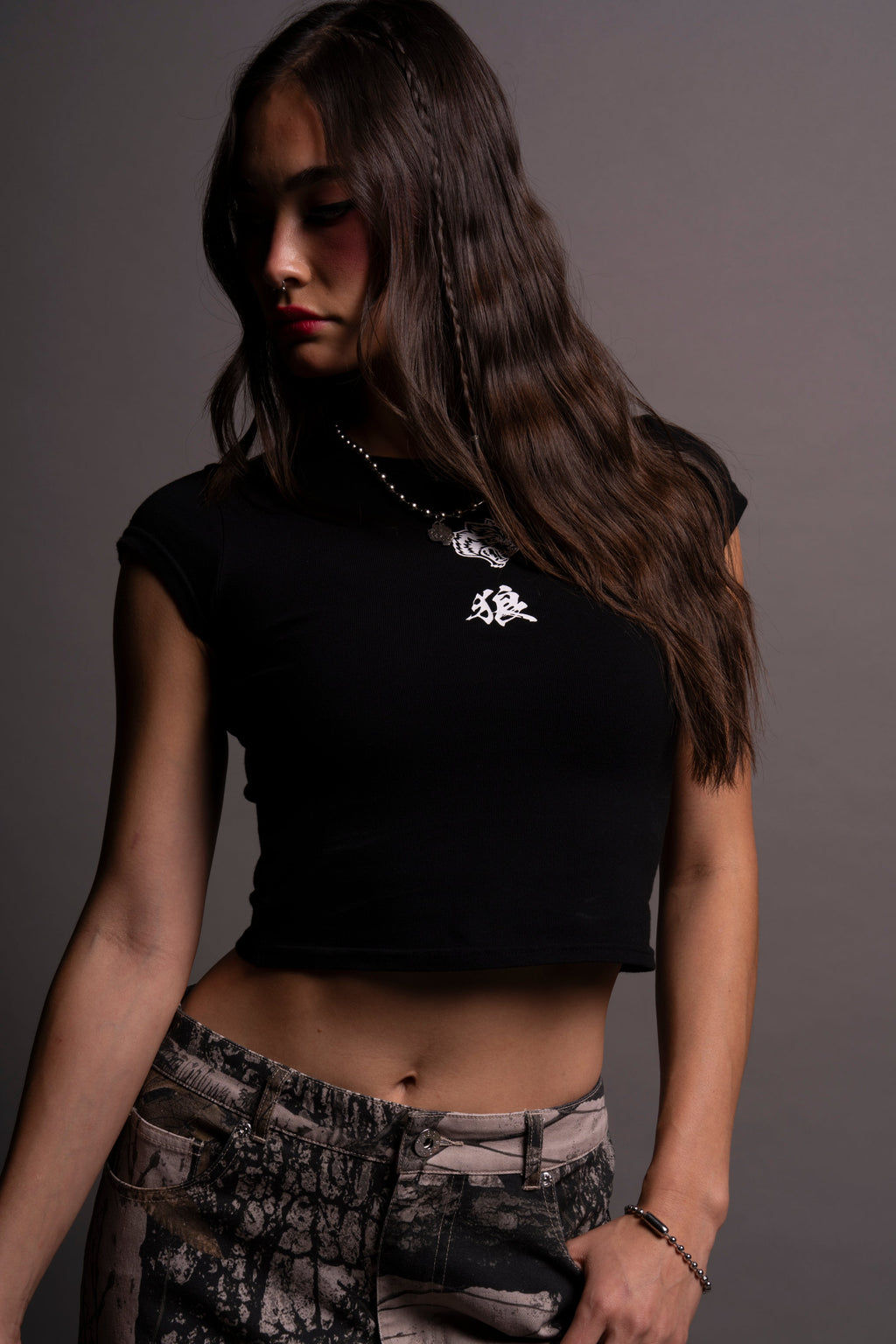 Bushido Wolf Baby Tee in Black — imagem 5